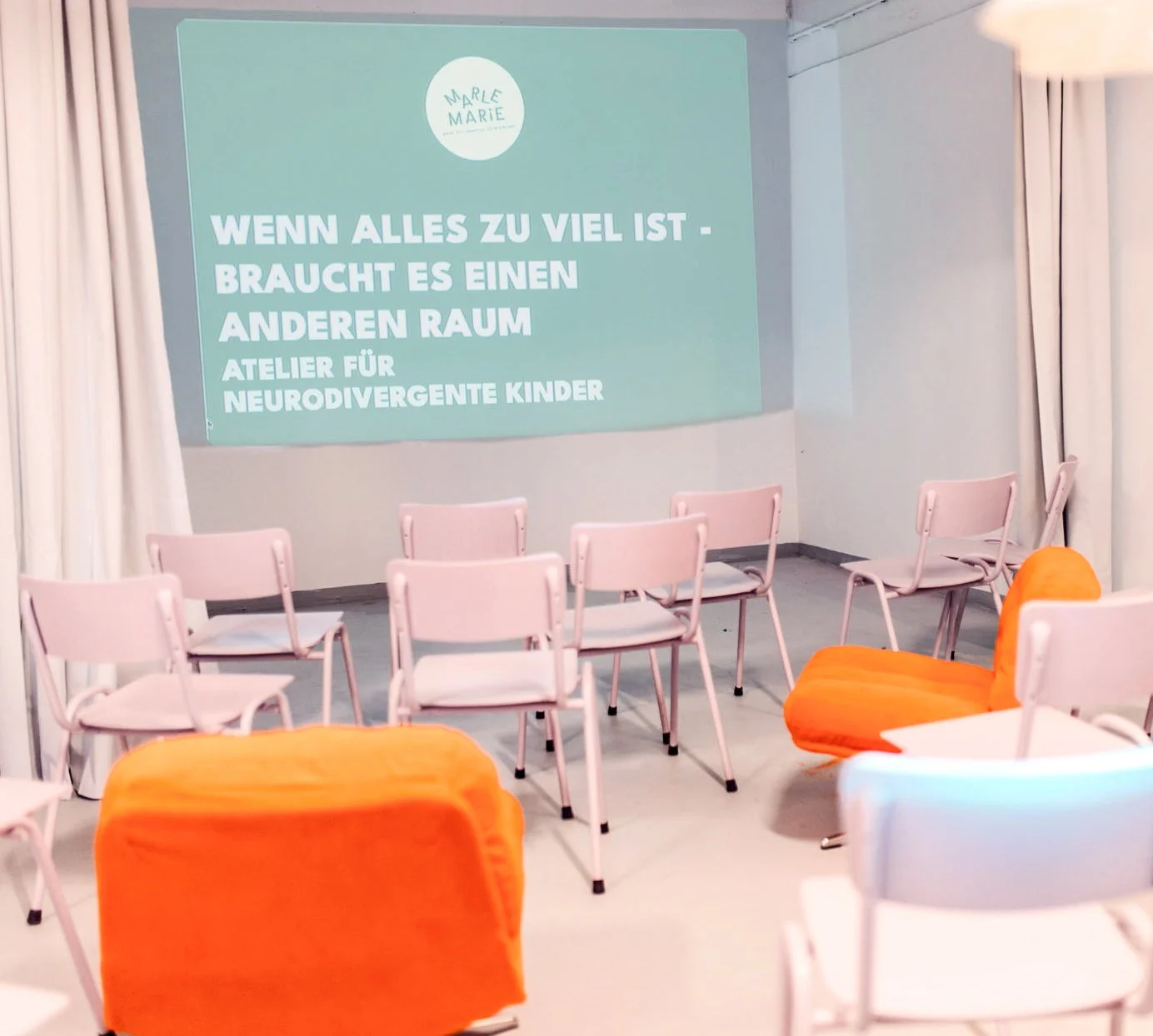 Bestuhlung für Vortrag, Team-Session oder Lesung im Atelierraum in Neheim / Arnsberg.