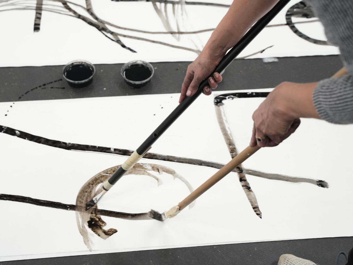 Each posture is held for 30 seconds, so the artist has no time to think about what they want to draw. 