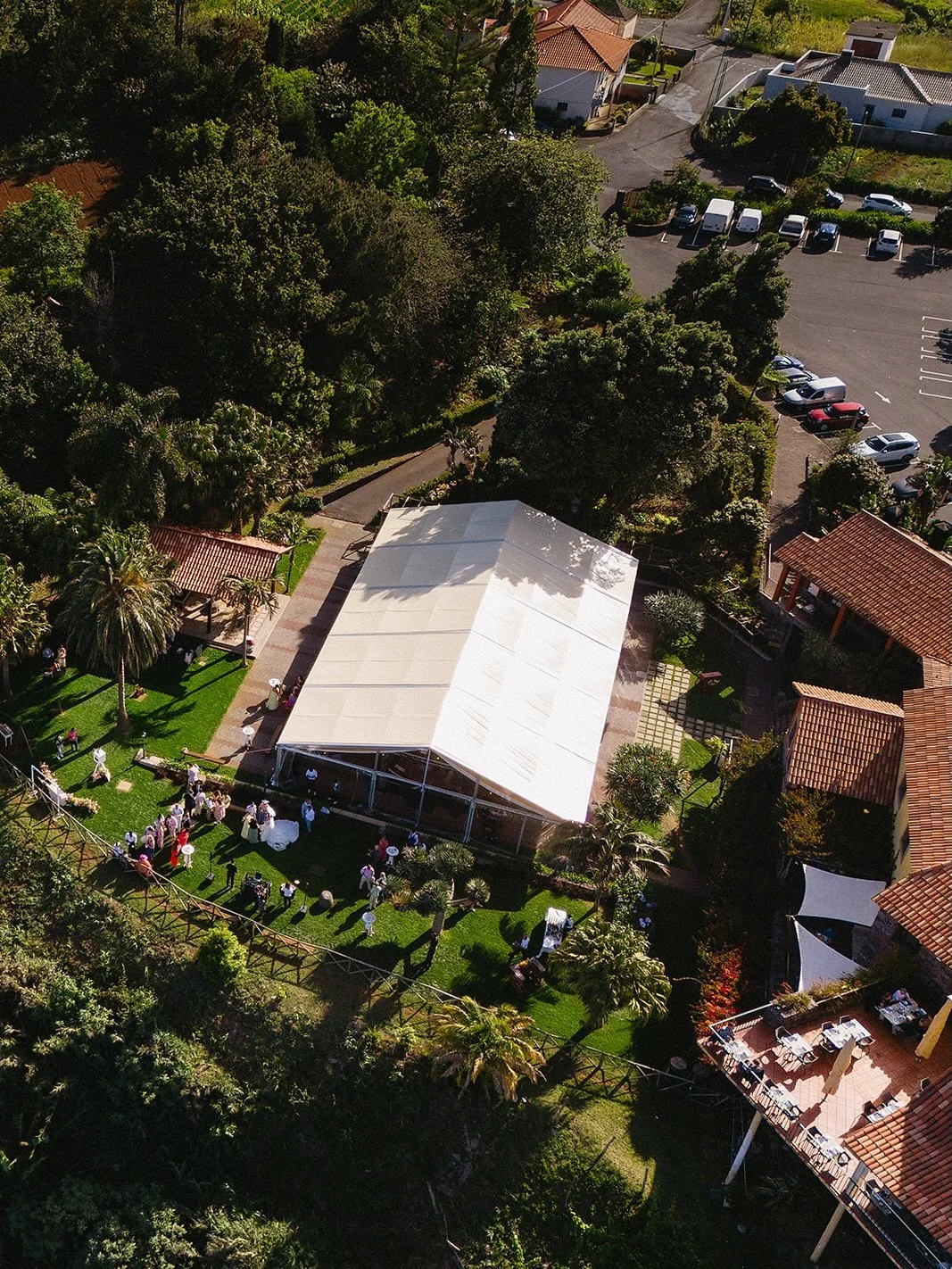 Looking back at this picturesque cliff top venue in Madeira, a flawless backdrop for Kelly and Conrad&rsquo;s special day.

#luxuryweddings #editorialweddingphotographer #destinationweddingphotography #weddingphotography