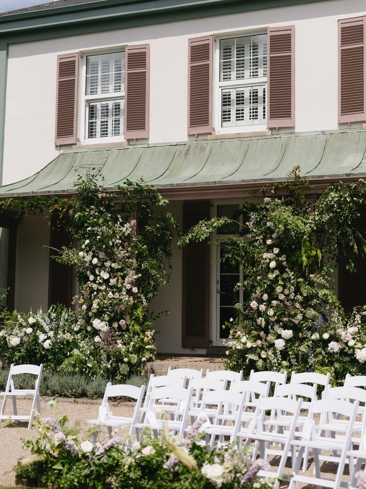 The most breathtaking floral arch adorned a traditional Jersey home for a wedding. Soft pinks and whites perfectly complemented the beautiful backdrop. 🌸🤍

Flowers done by the amazing @markhoweflowers