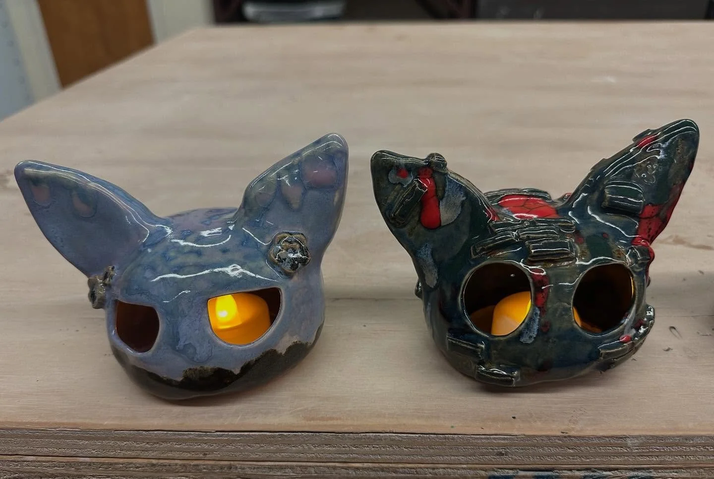 More cat heads from the glaze kiln! They look good by themselves or with a small light to brighten your day! 

#clay #ceramic #slipcasting #cat