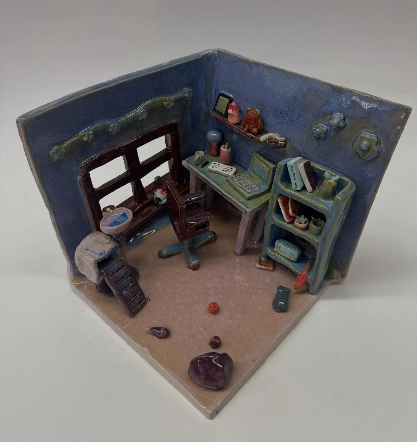 Back to the usual posting here are better shots of the cutest pastel home office. It&rsquo;s fun seeing artist show off their work space. I wish I was as organized as this room