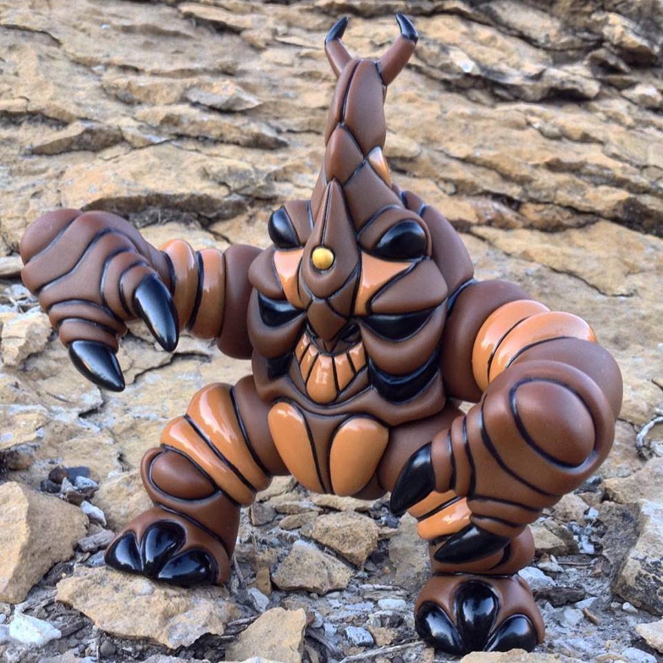 TITAN MUSHI STANDARD (VINYL) BROWN WITH PAINT DETAIL LINES
