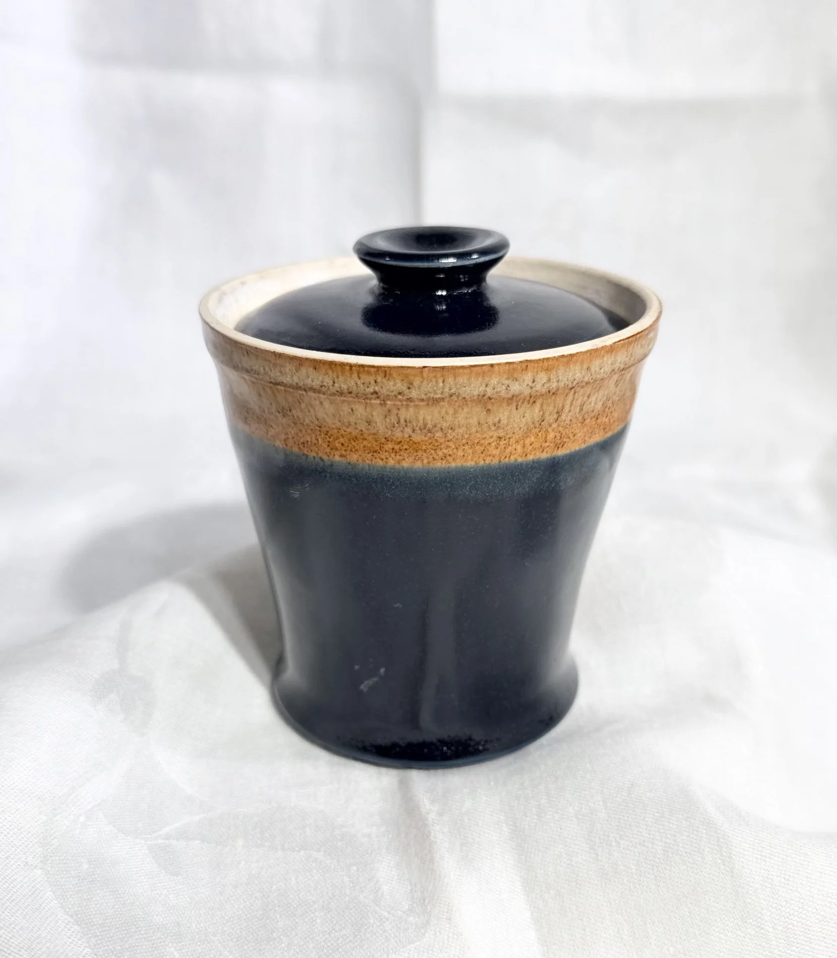 U855.lidded_jar_4.25H.3.75WL.jpeg