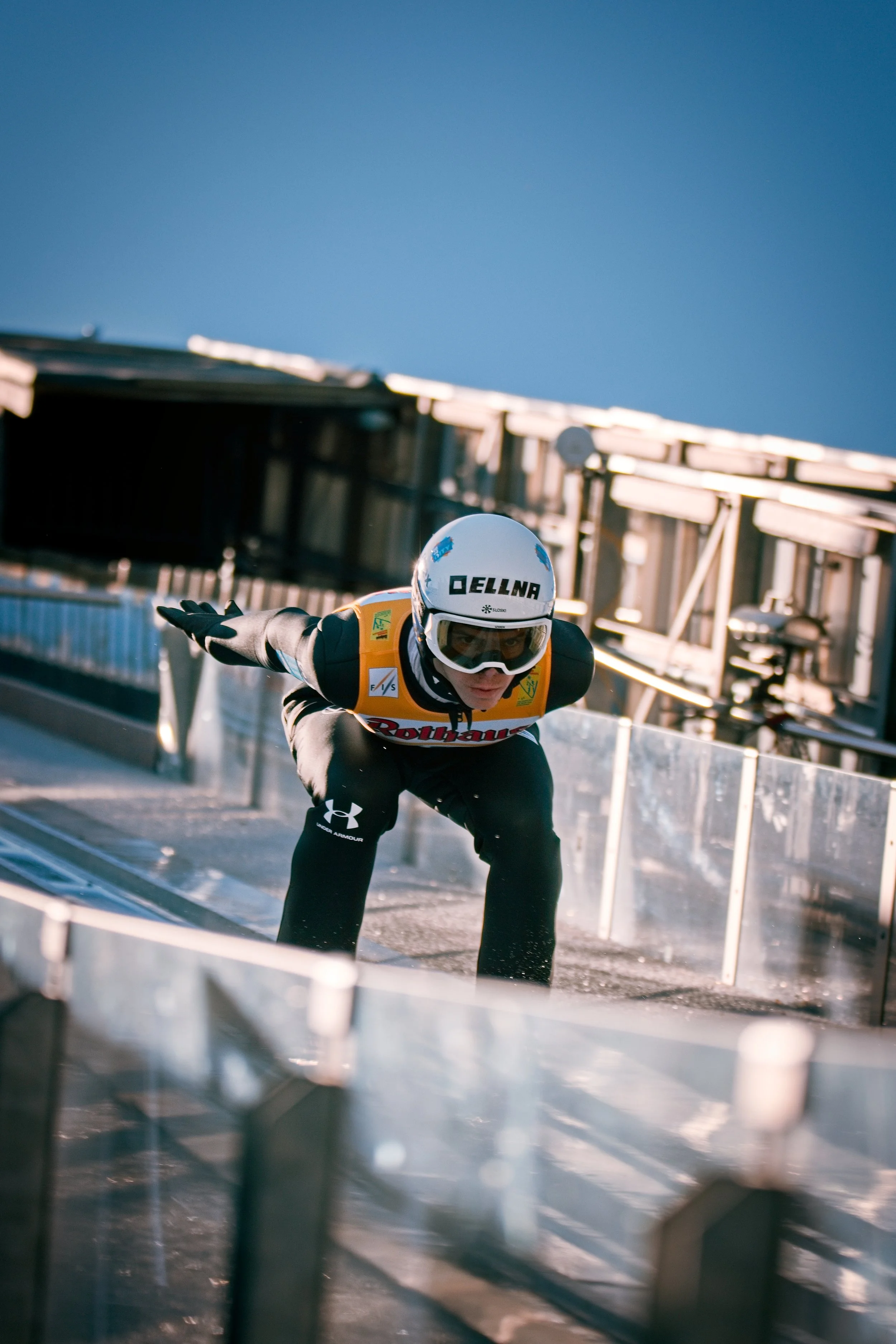 Dynamische Sportfotografie beim Skispringen in Hinterzarten