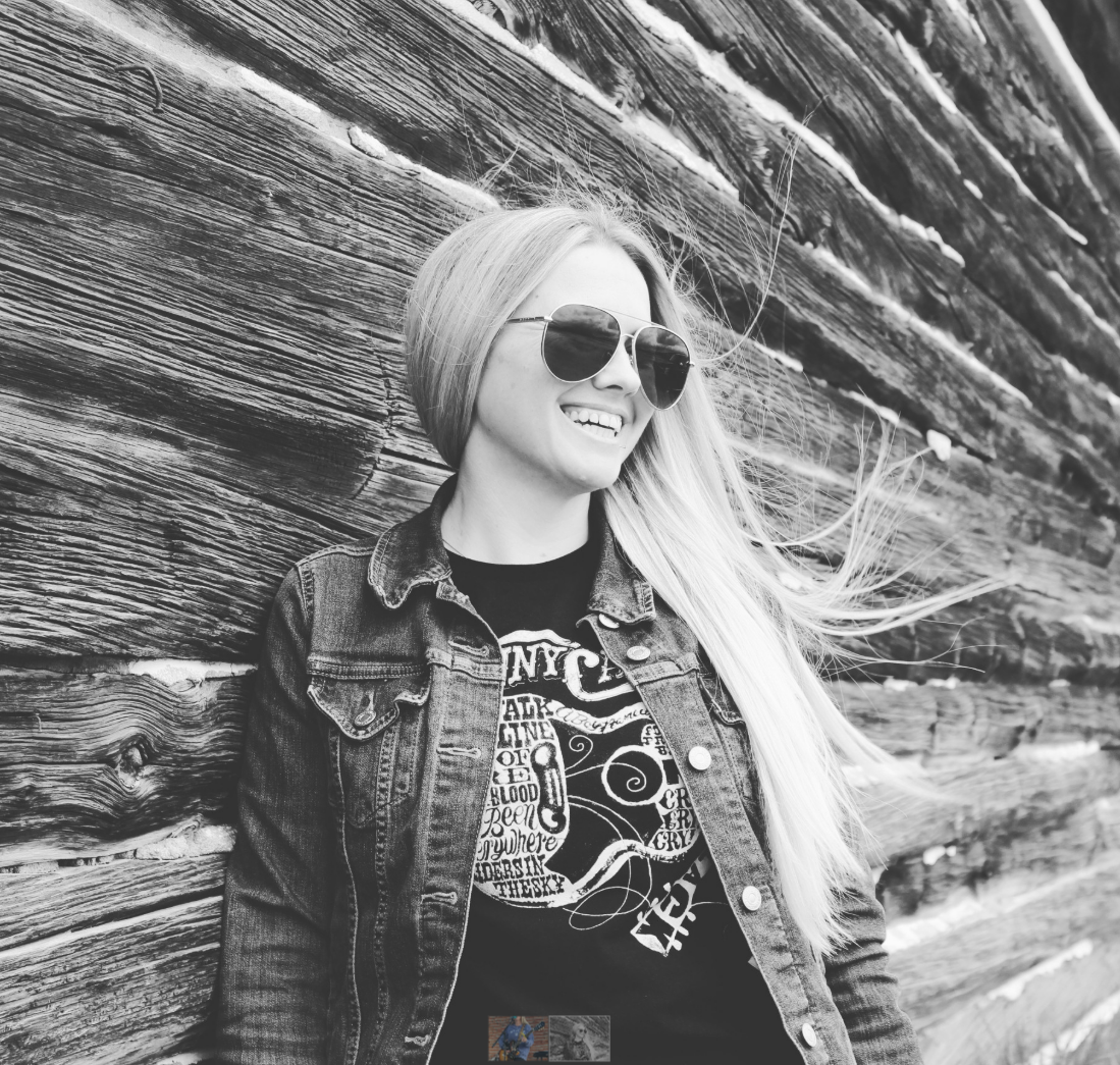 LIVE MUSIC with Lindzy Neilson
