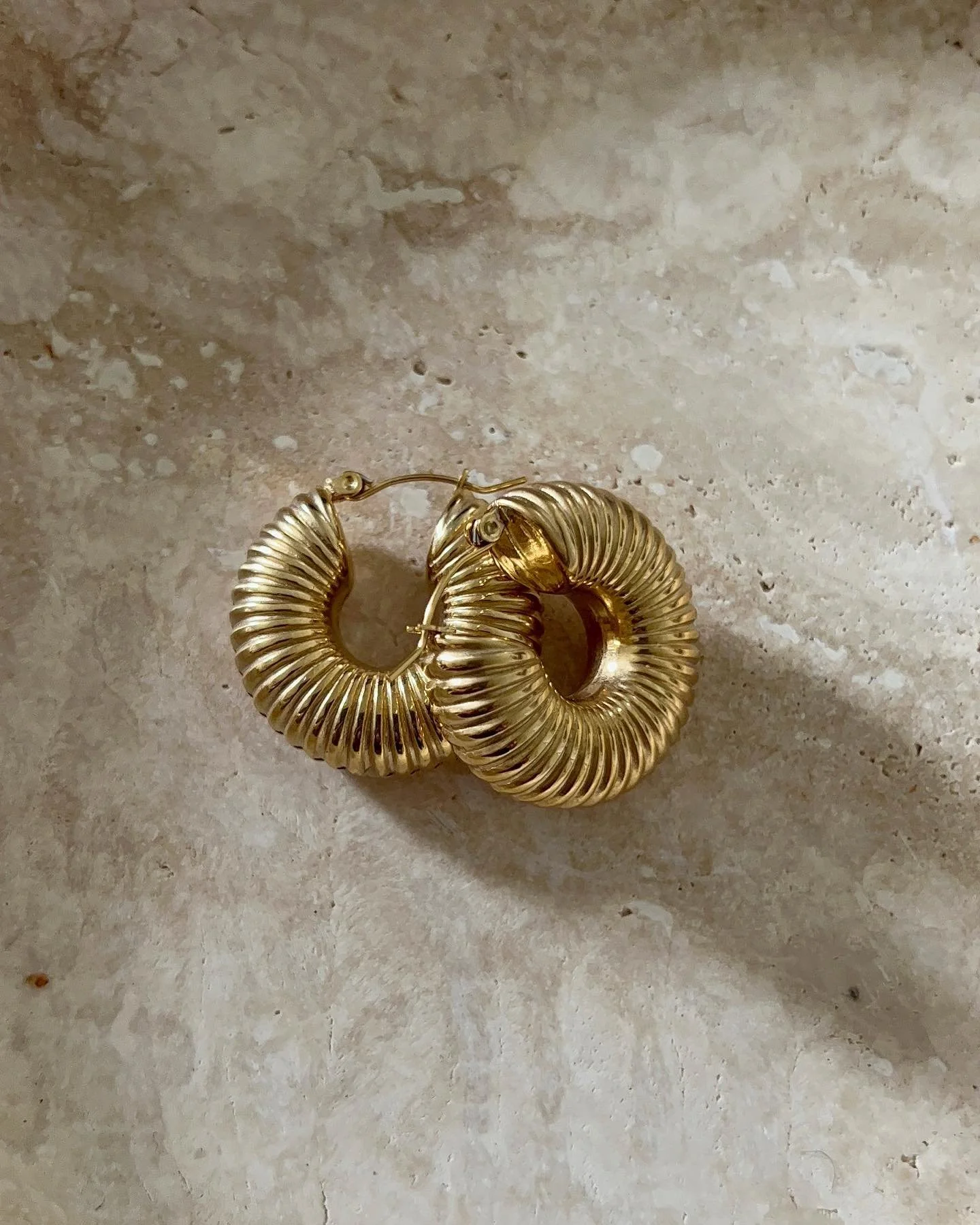 A bold, textured hoop &mdash; the perfect accessory to compliment your summer fits 🌞

Adore Me is ultra-light weight, hypoallergenic, gold filled and tarnish free&mdash; not to mention a work of ᴀ ʀ ᴛ