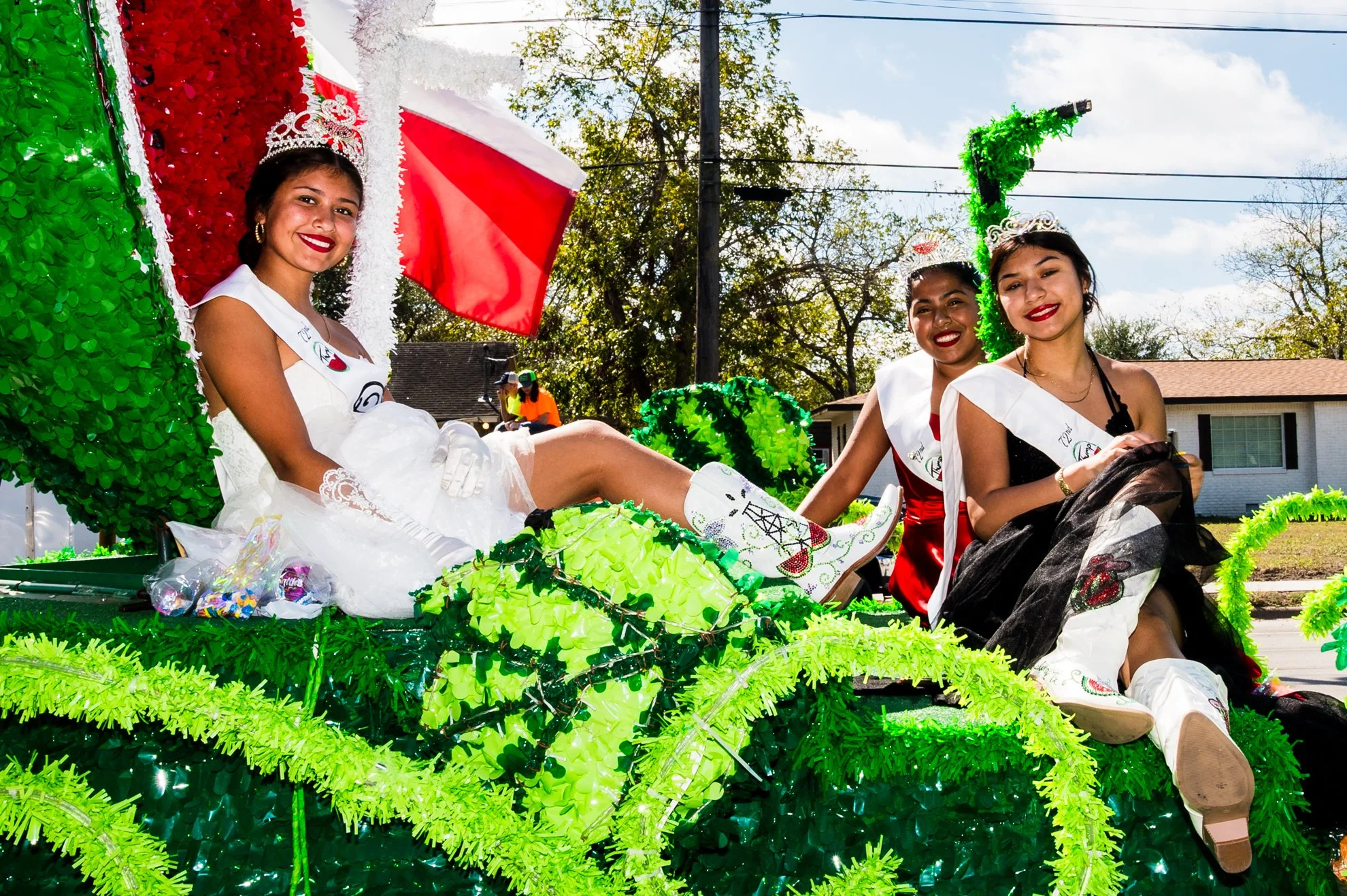 Luling Royal Court before the Flatonia Czhilispiel parade