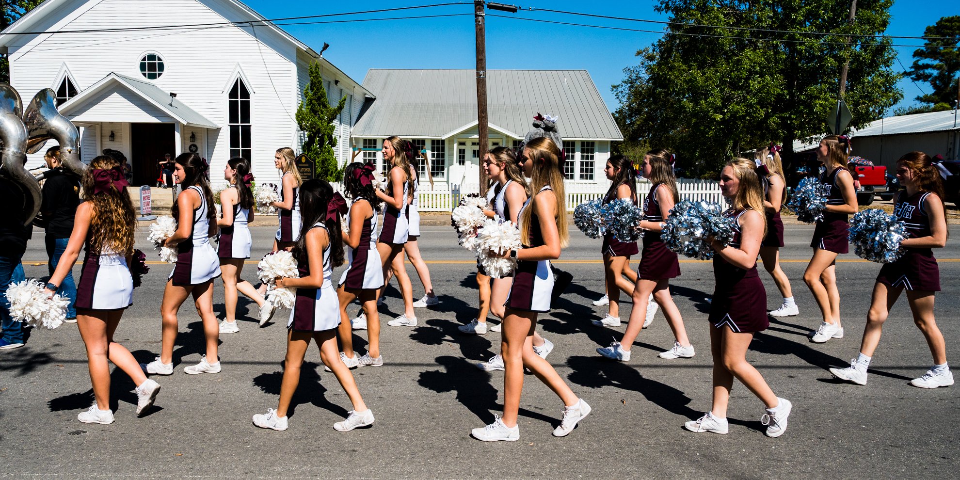 Flatonia High School Cheerleaders at the Czhilispeil parade