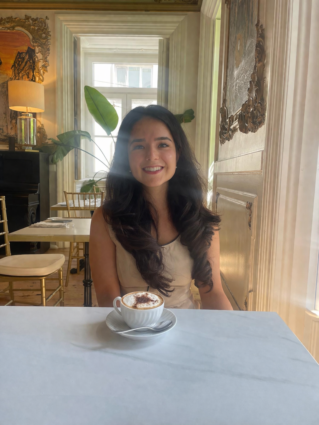 Portrait of Sohal Parsa, a licensed psychotherapist with a Master's in Neuropsychology, in a bright and welcoming setting