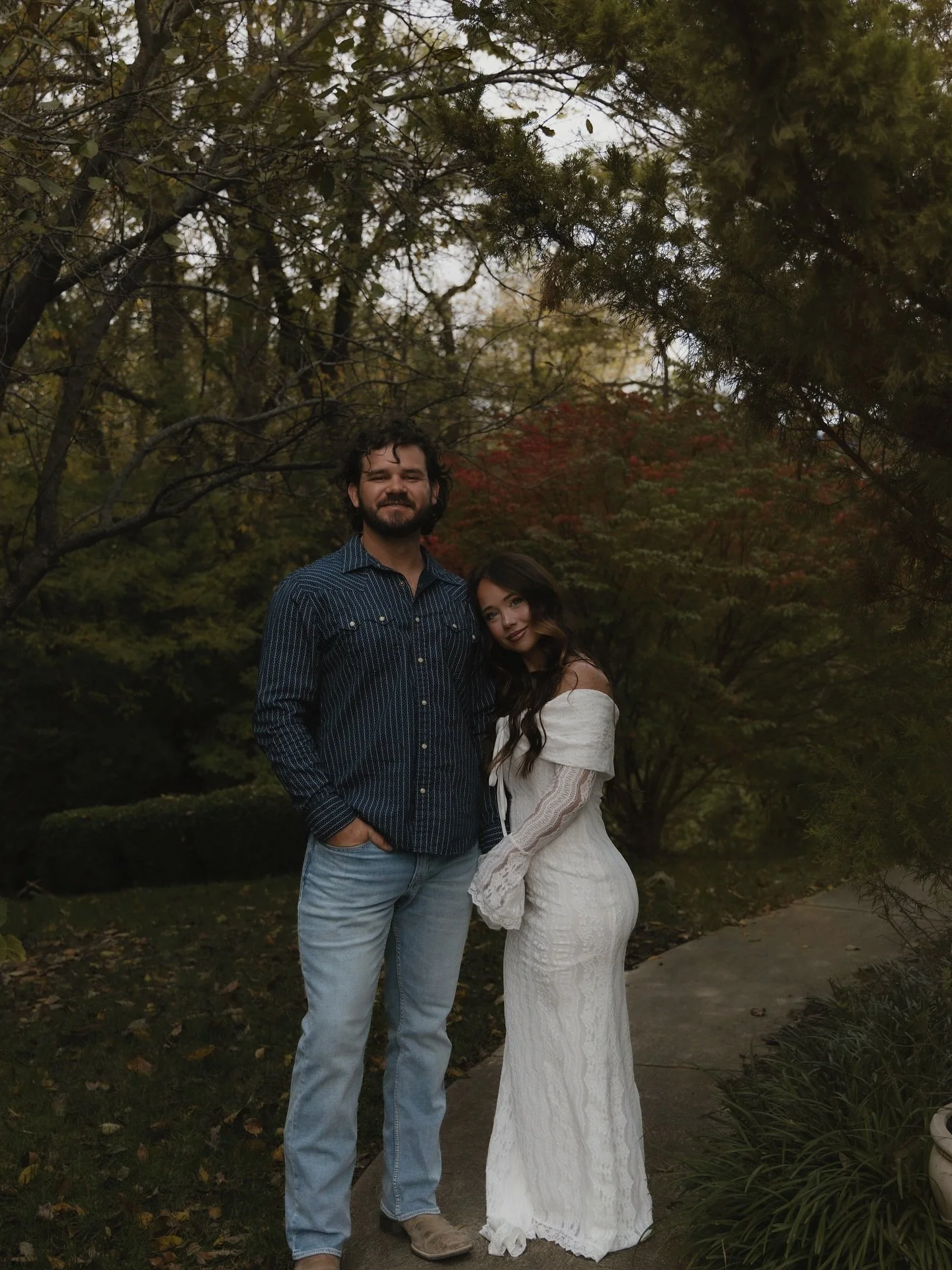 engaged looks good on these two ㅤ ᵕ̈

★
★
★
★
★

🎥  Canon R6 Mark II &middot; 24&ndash;105mm f/4
🎶 &ldquo;Blessed&rdquo; &mdash; Daniel Caesar

#thehoneytreecollective #cinematicphotography #missouricouples #moodyphotographer #stlouisphotographer #