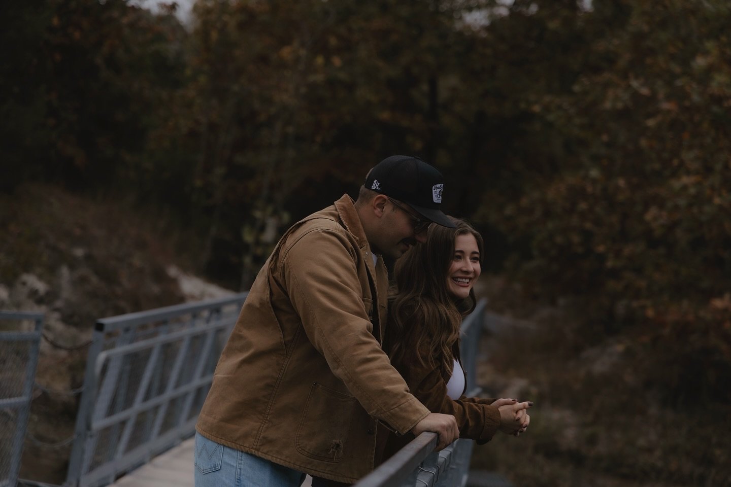 emma + nathan on a cozy fall day 🍂

.
.
.
.
.
#missouricouplesphotographer #missourilove #stlouisphotographer #midwestcouplesphotographer #storytellingphotography #moodycoupleshoot #cinematiclove #emotivephotography #intimatecouplesession #authentic