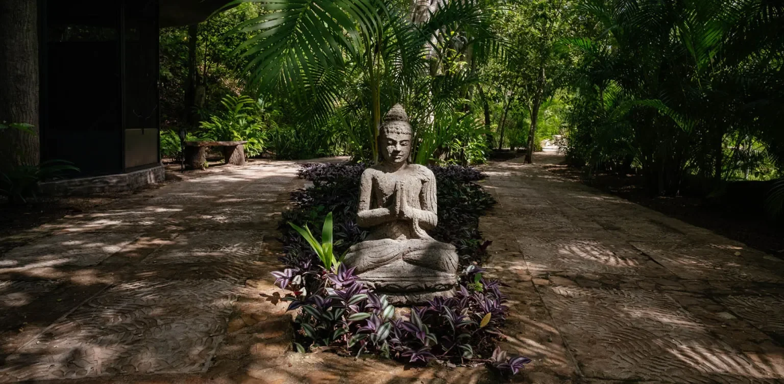 buddha statue.webp
