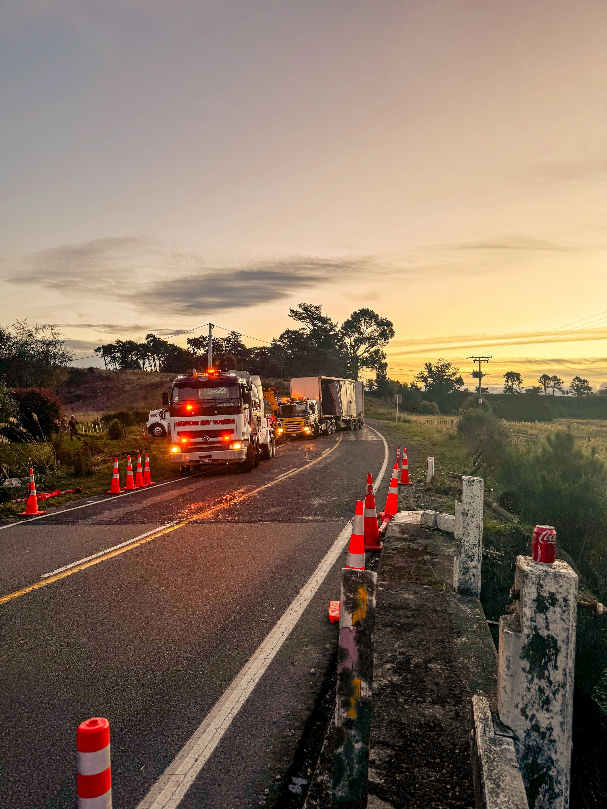 A picture of multiple trucks working inside a dead lane recovering a crashed truck