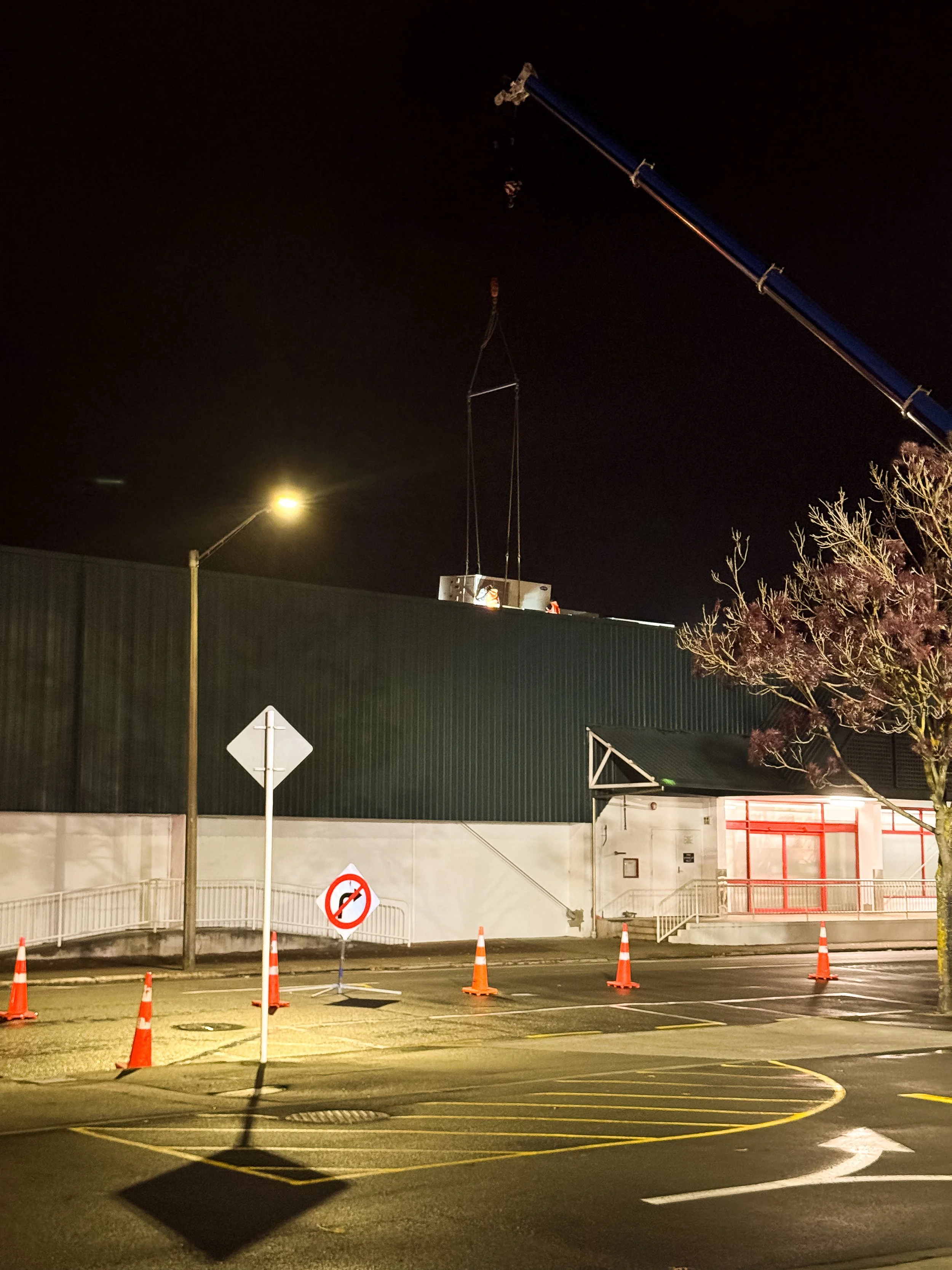 Hi-Viz TTM operating nightworks for a crane operation around bunnings hastings