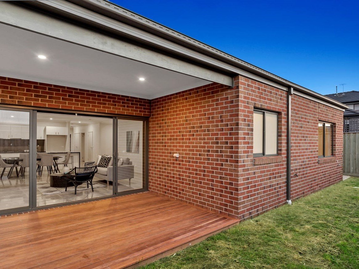 32 Spartan Avenue, Clyde North - 8.jpg
