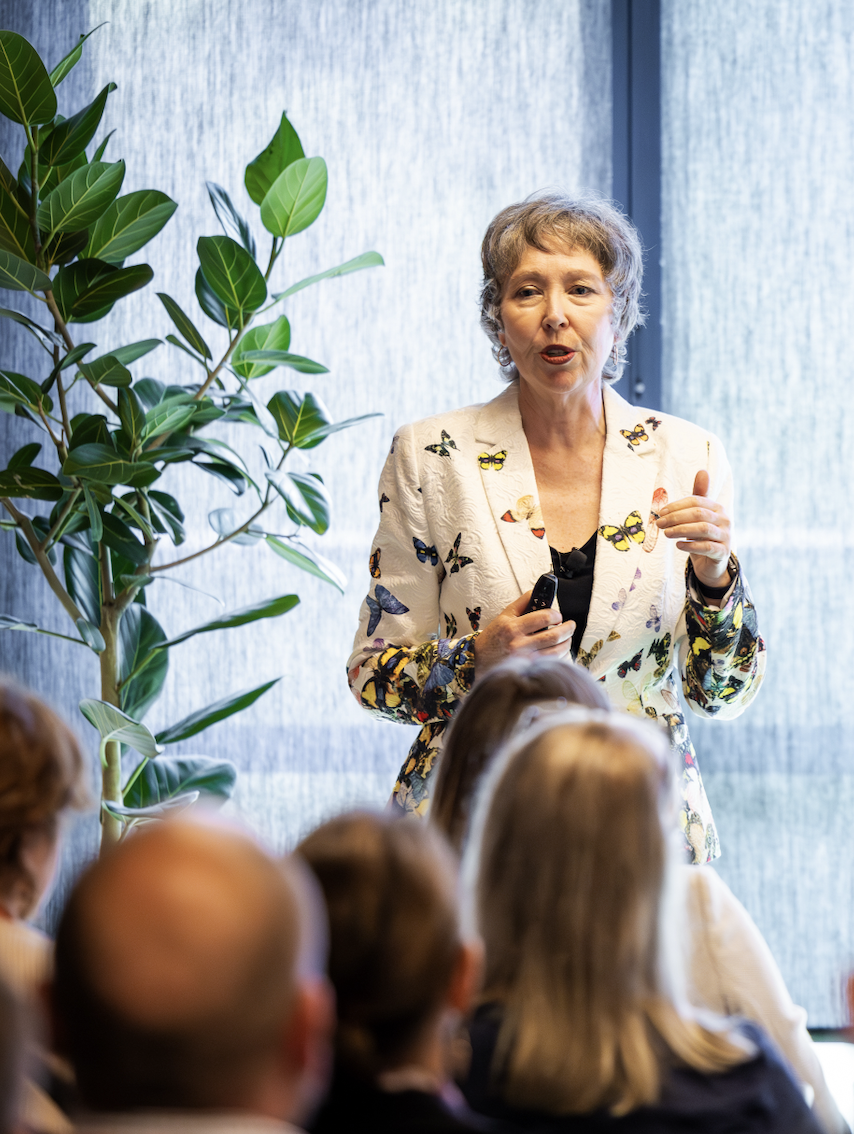 Dr Isabella Allan International Leadership Keynote Speaker