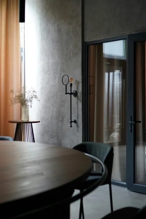 High-Gloss Venetian Plaster Dining Room