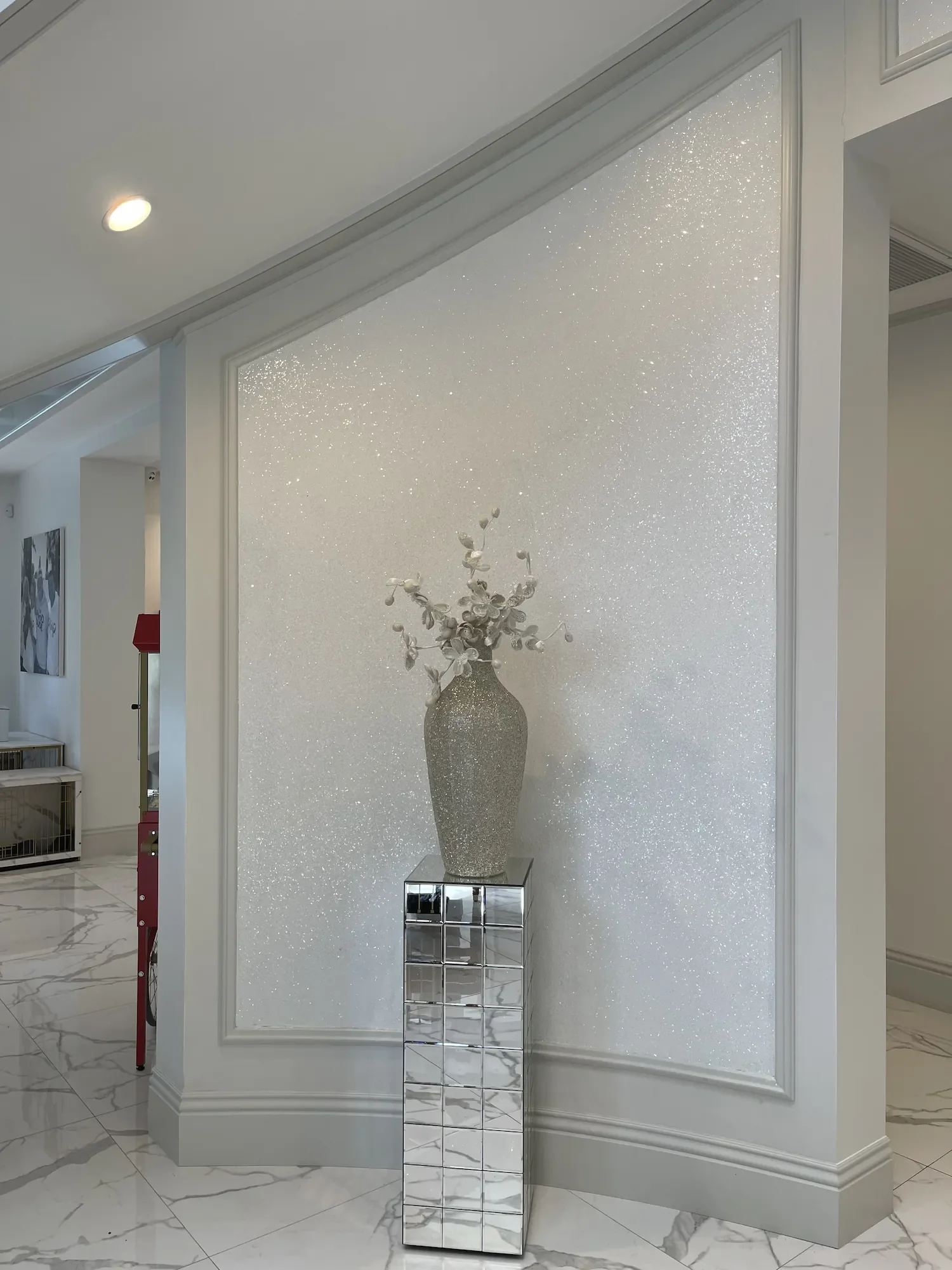 silver-sparkle-glitter-finish-venetian-plaster-feature-wall.webp