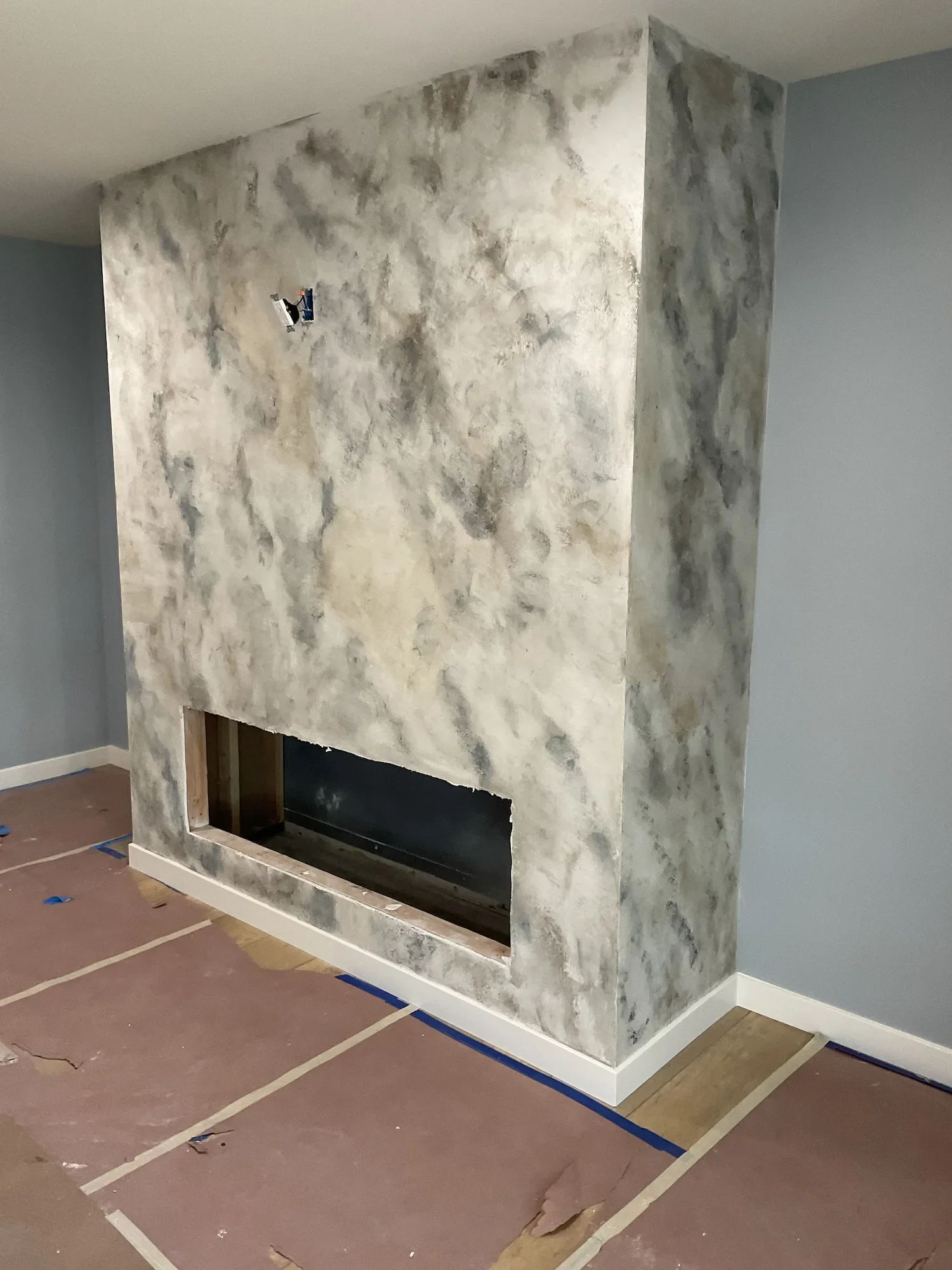 mottled-textured-venetian-plaster-fireplace-surround.webp