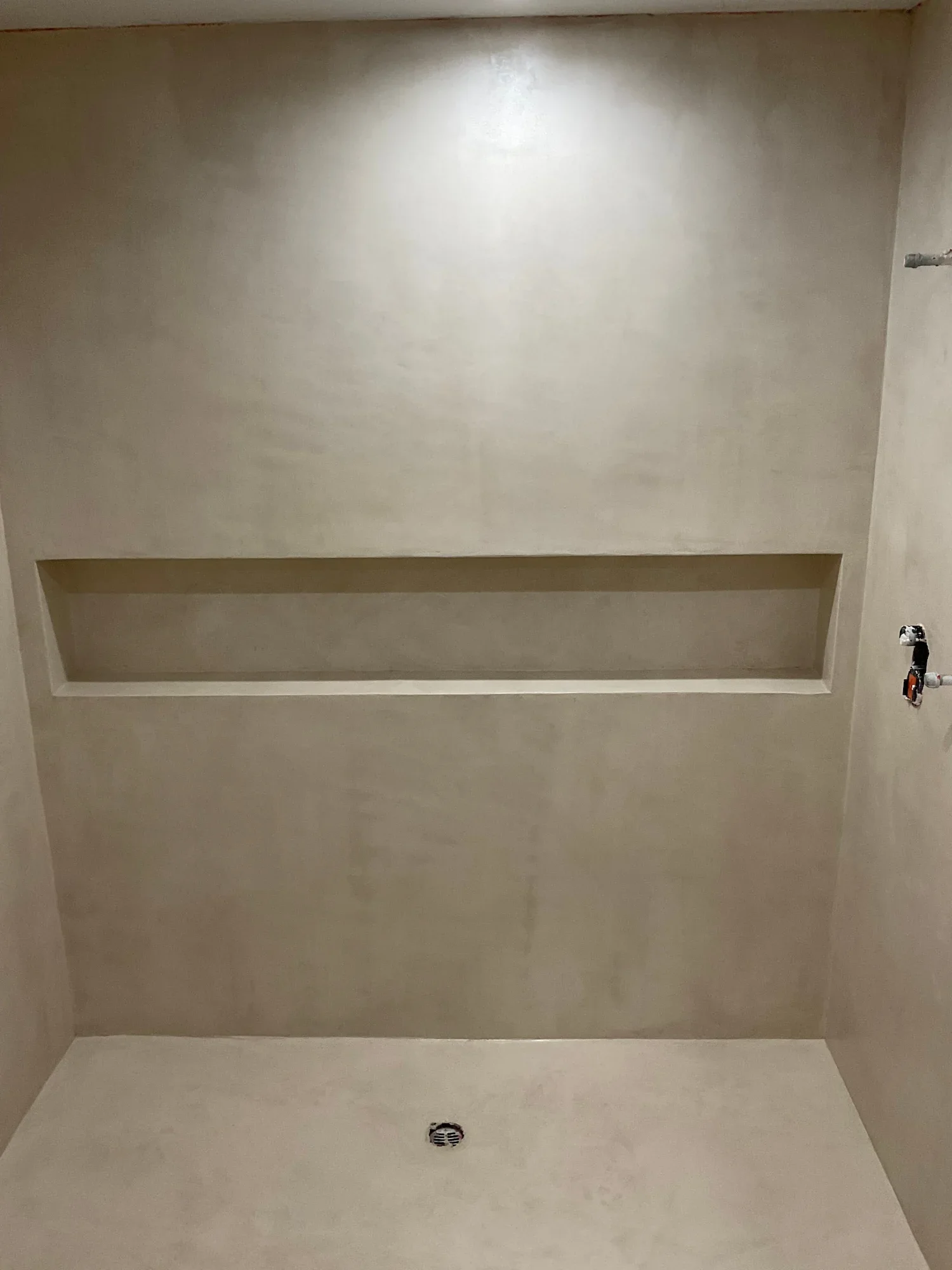organic-modern-waterproof-plaster-recessed-shower-shelf.webp