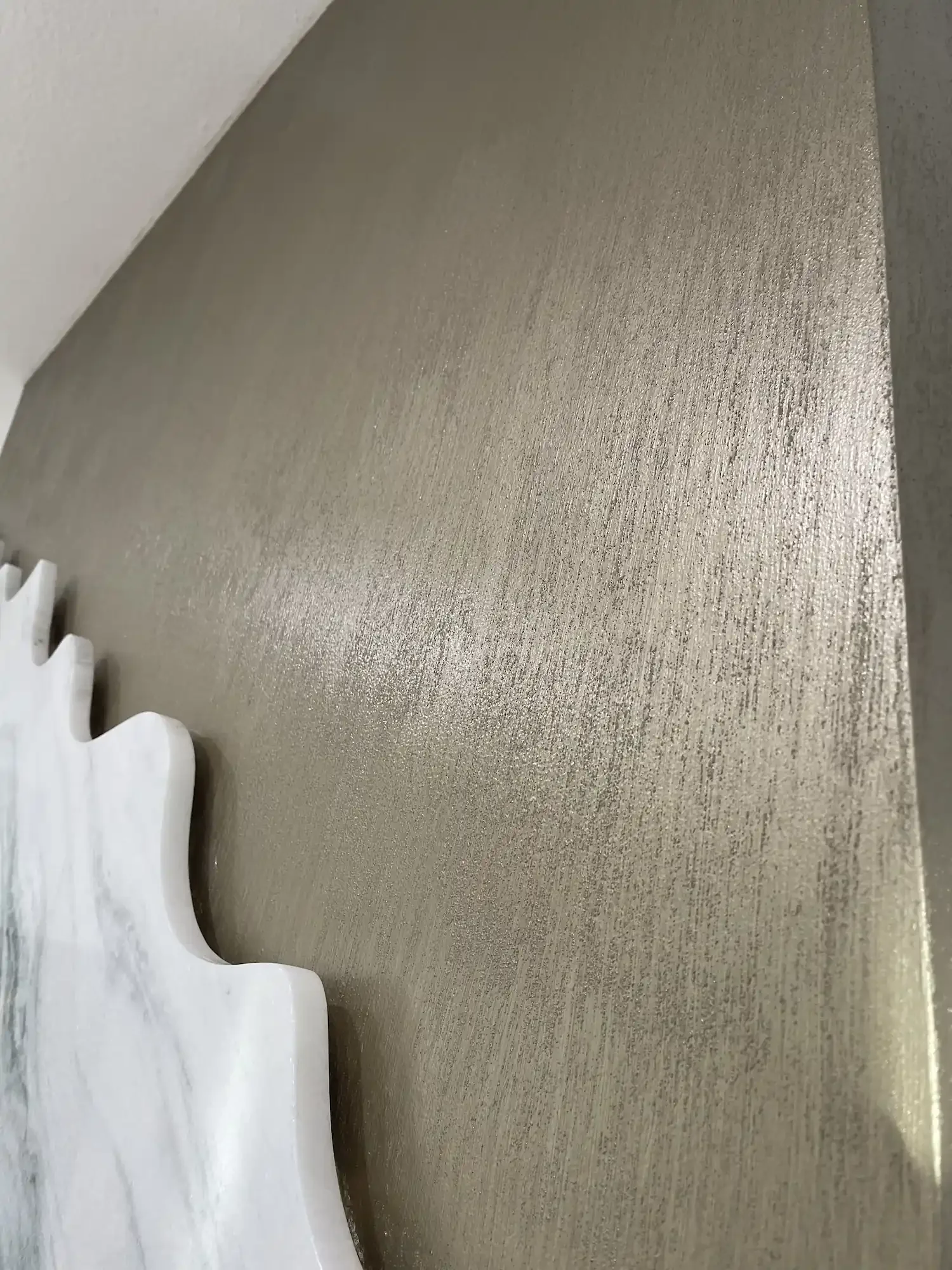 shimmering-sahara-effect-textured-plaster-detail.webp