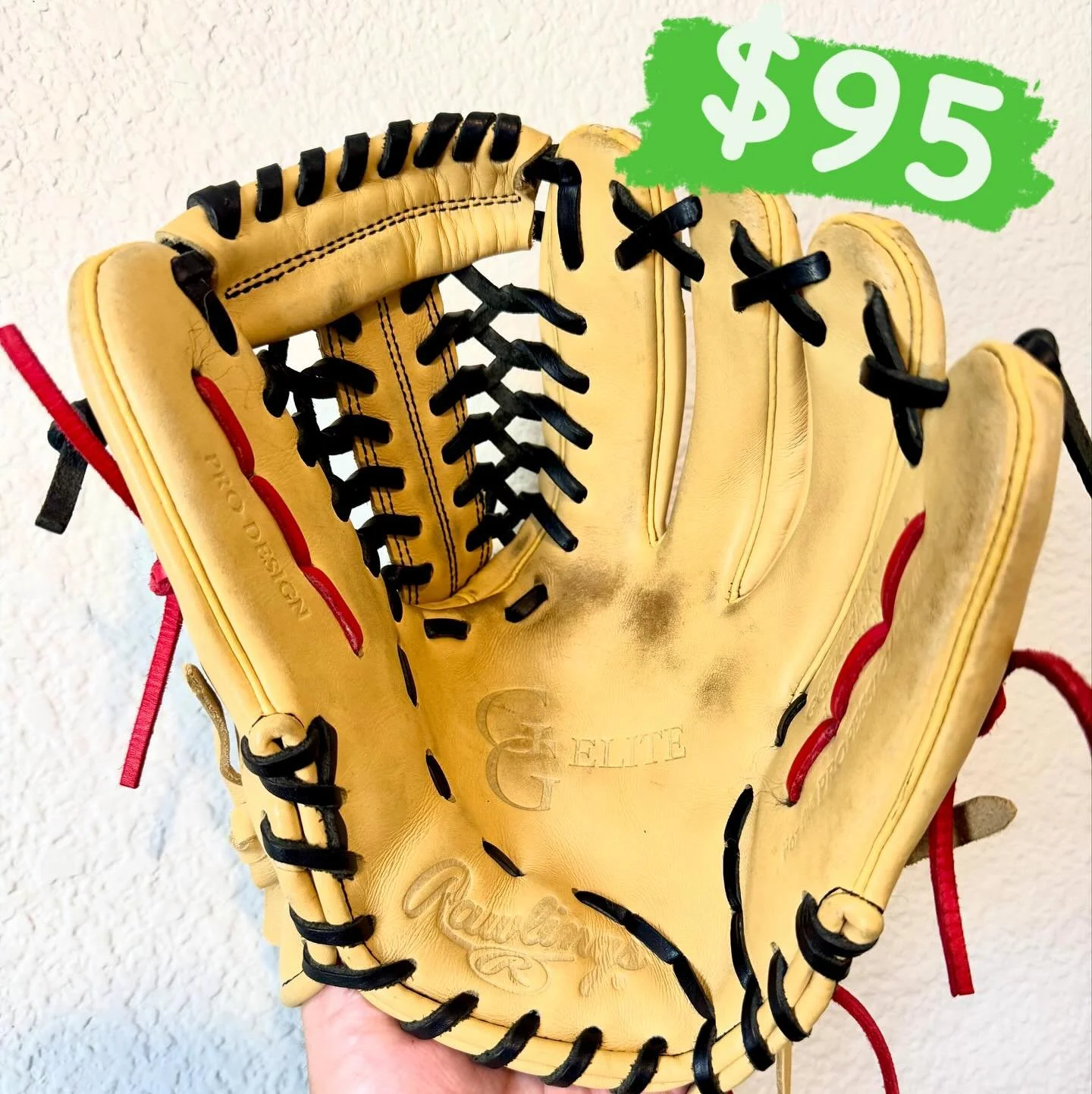 ***SOLD*** ⚾️ #Rawlings Gold Glove Elite 11 3/4 in. baseball glove. Lightly used, well cared for. Cleaned, conditioned, and partially relaced. Smaller finger stalls and adjustable wrist opening perfect for youth player. #baseball #littleleague #trave