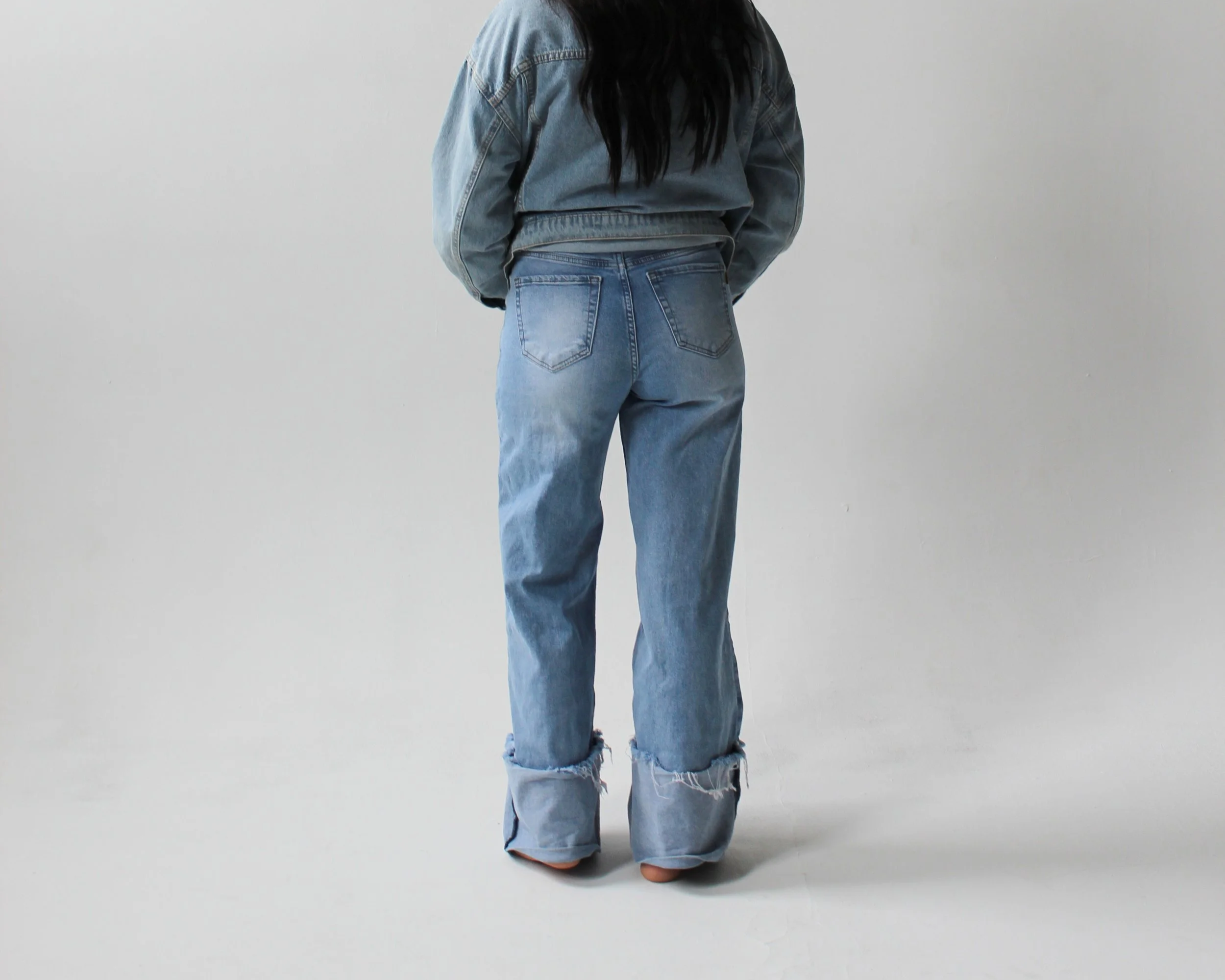 back+of+flare+jean+.png