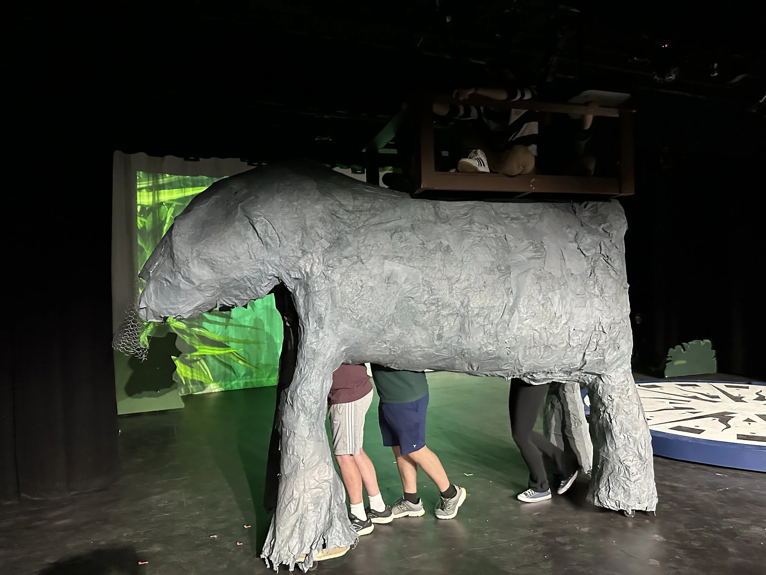 Run Crew practicing moving Kiouni