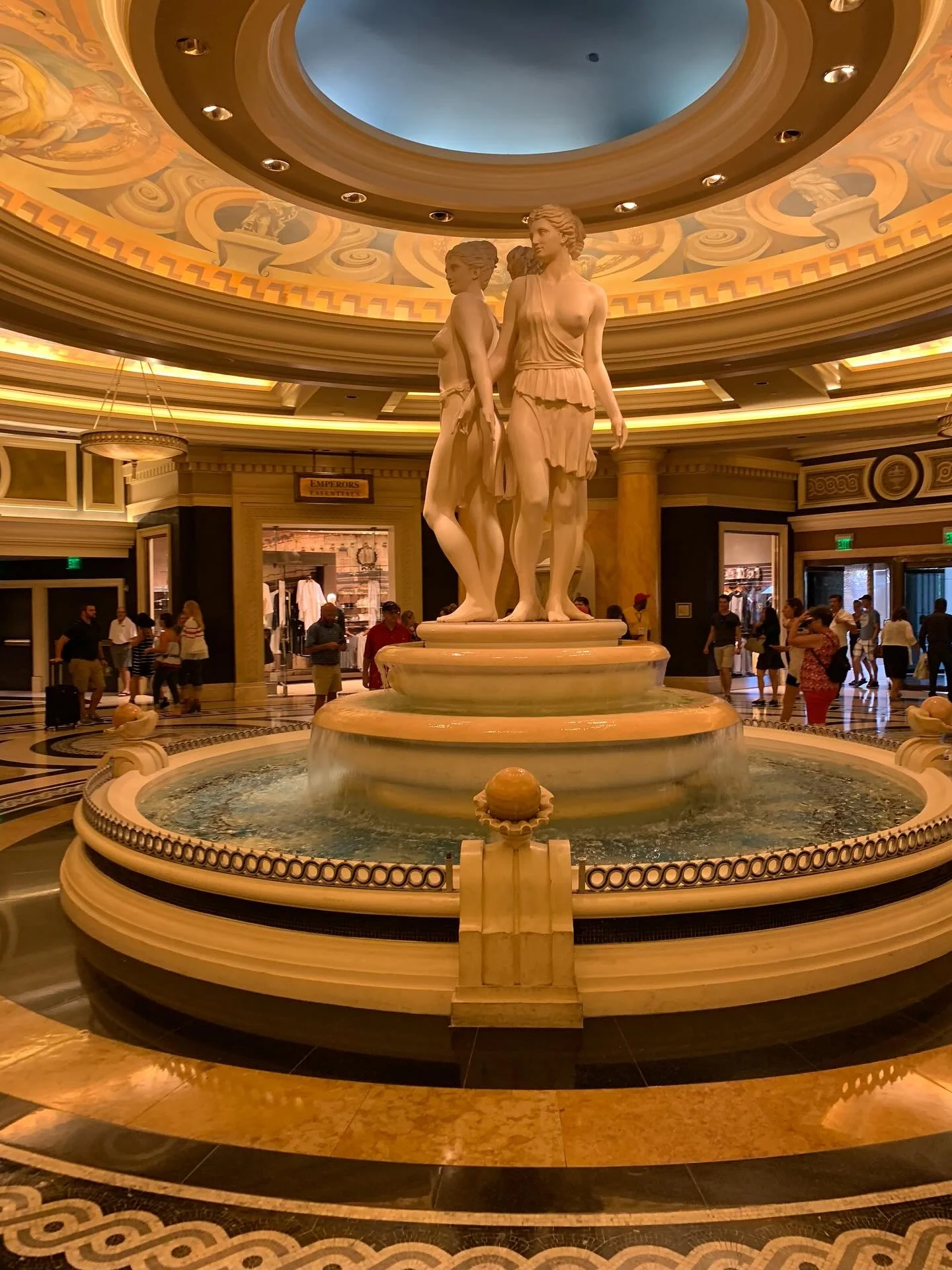 Vegas anyone?! Working on booking June 2026 now. Where do you like to stay in Las Vegas?
#lasvegas #caesarspalace #venetian #belagio #paris