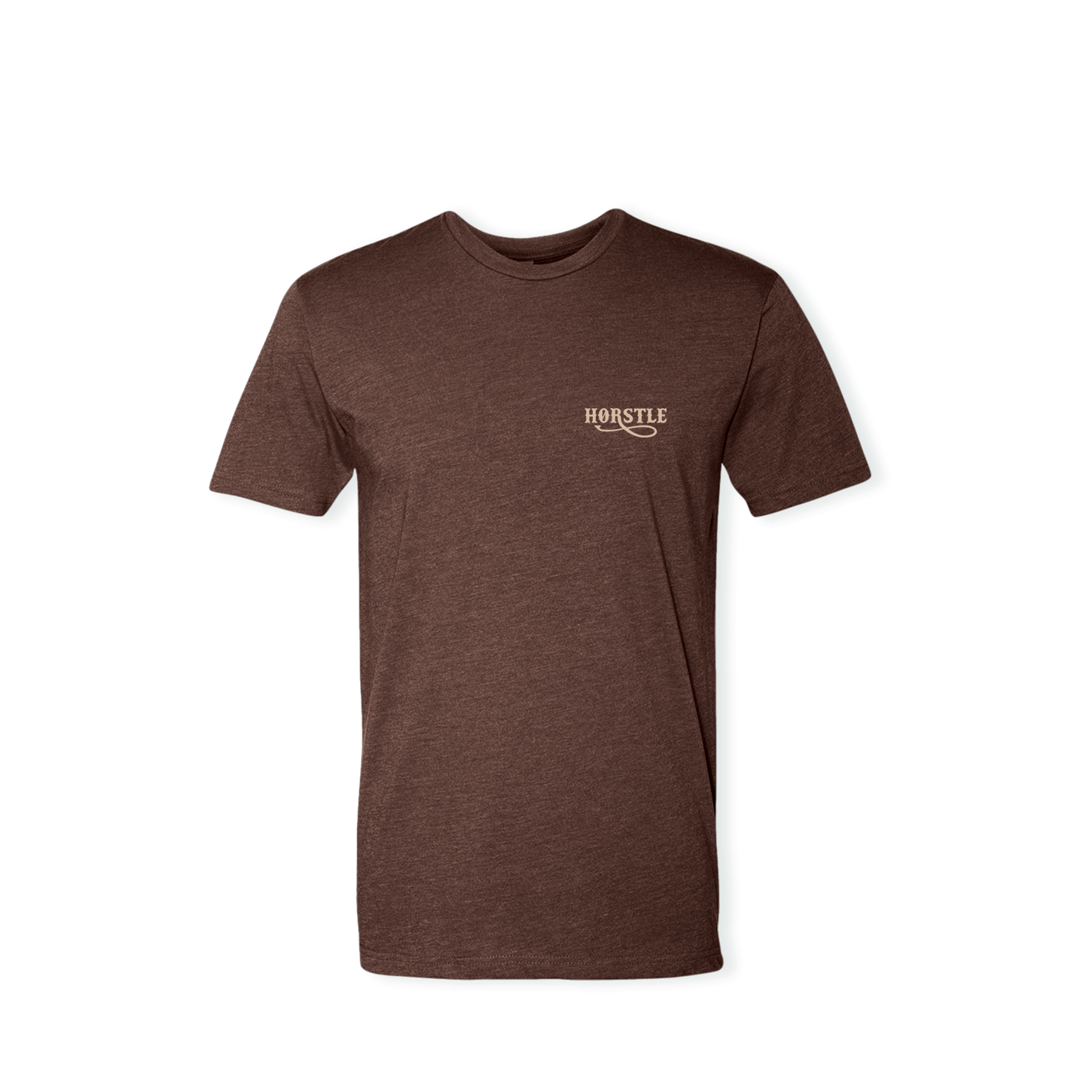 Tee-shirt brun cacao HORSTLE avec petit logo lettré beige sur le coeur, vêtement casual inspiré de la nature et du style aventure