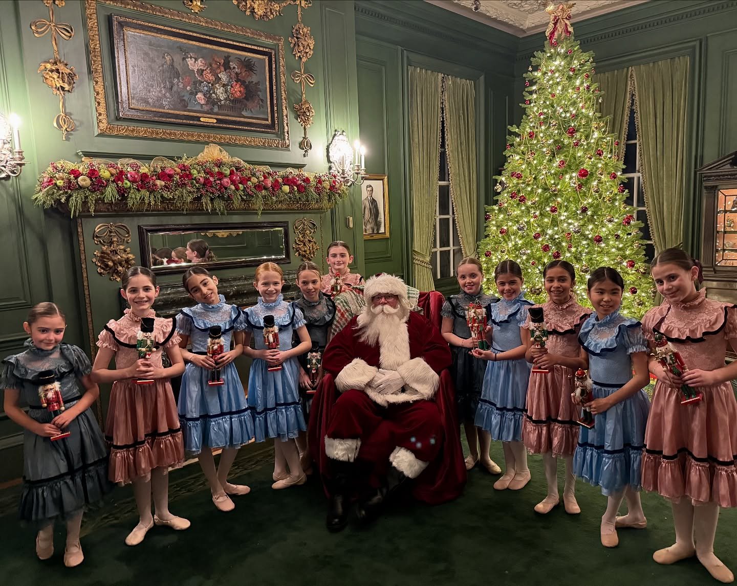 Proud of our dancers! Until next time&hellip; Thank you @oldwestburygardens 🎄

@dbballet #ballet #classicalballet #dbballet #newyorkballet #nutcracker