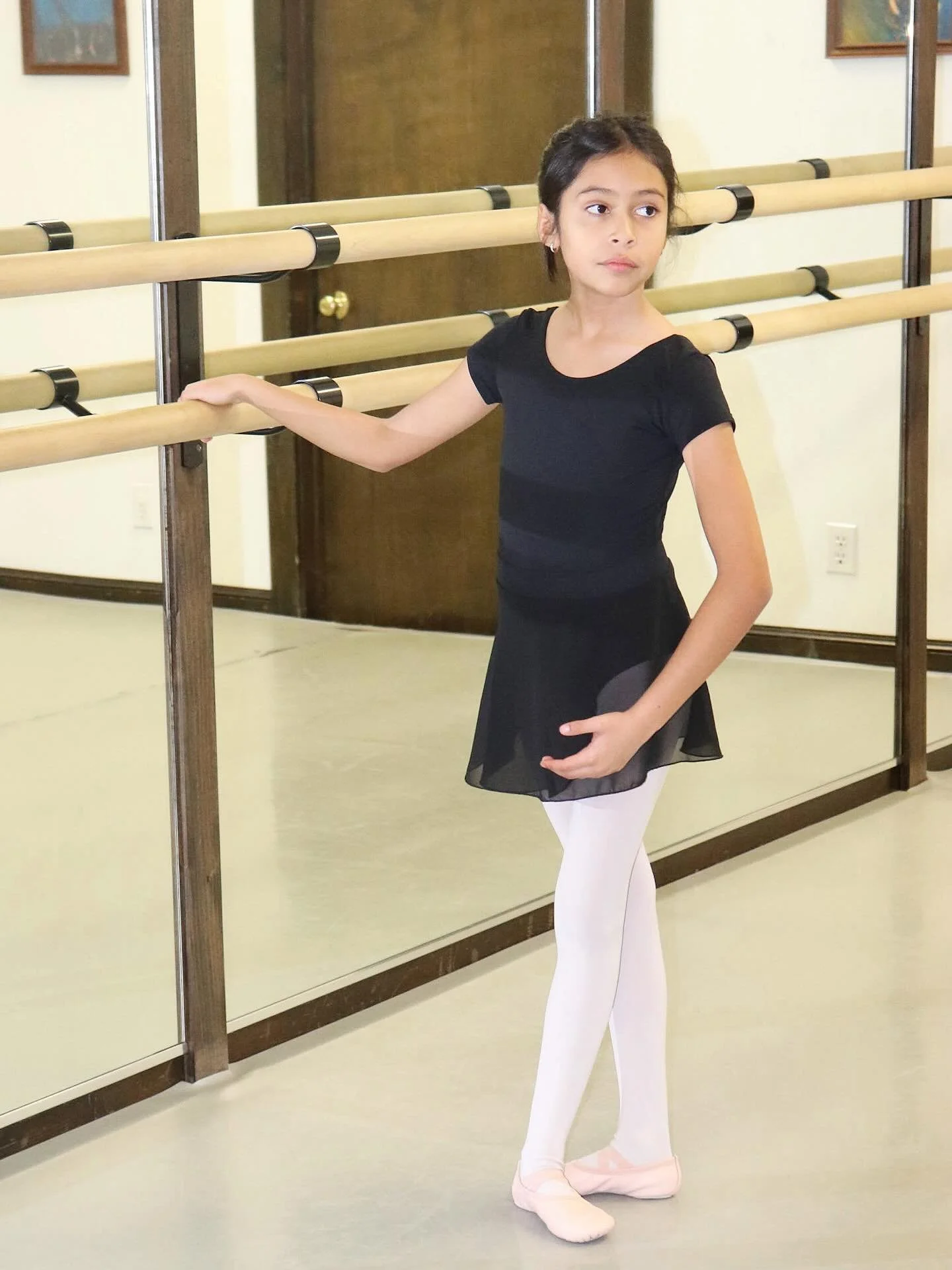 Looking forward to warming up at the barre with our DBB students soon 💛

#dbballet #ballet #barre #classicalballet #newyorkballet