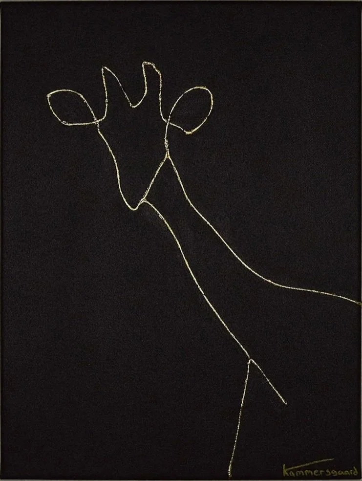  
 Giraf 
   30x40 lærred, akryl, modeling paste, slagmetal.  
 Pris 400,- DKK   
 