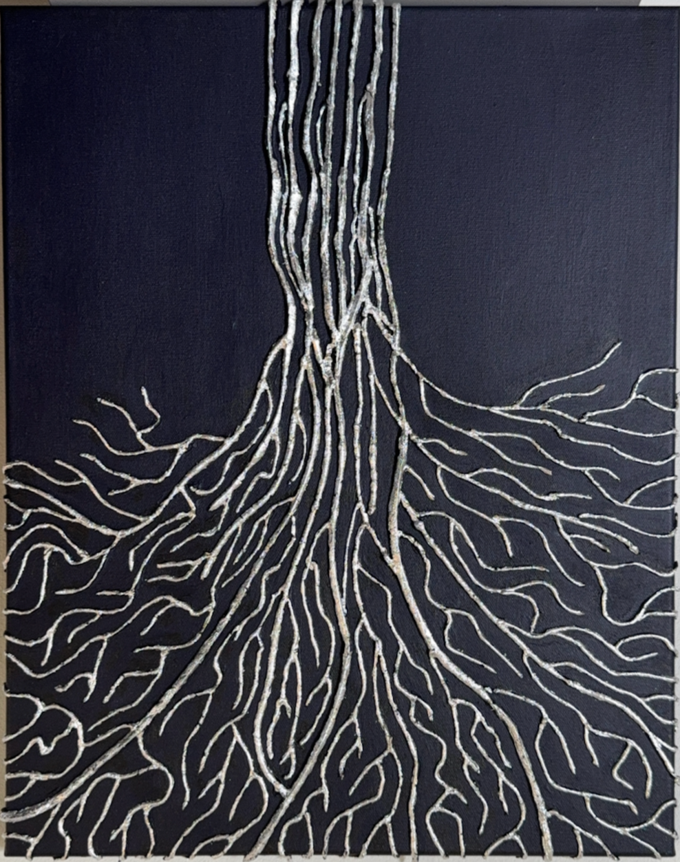  
 Top eller Bund? 
   50x40 lærred, akryl, modeling paste, slagmetal.  
 Pris 800,- DKK   
 
