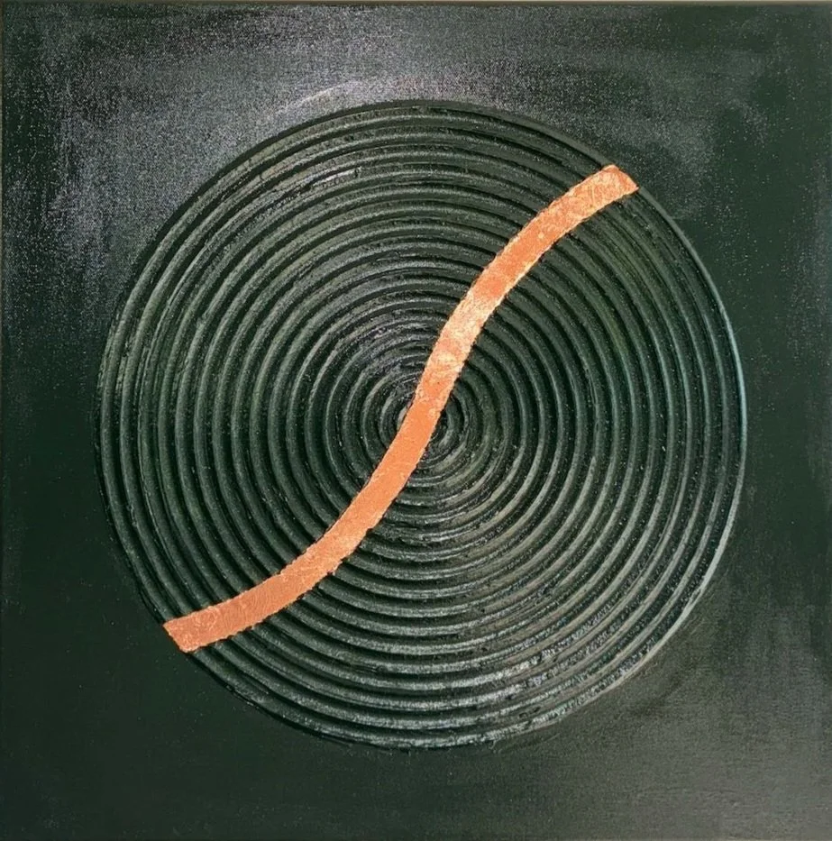  
 Abstrakt 4 
   50x50 lærred, akryl, modeling paste, slagmetal.  
 Pris 1000,- DKK   
 