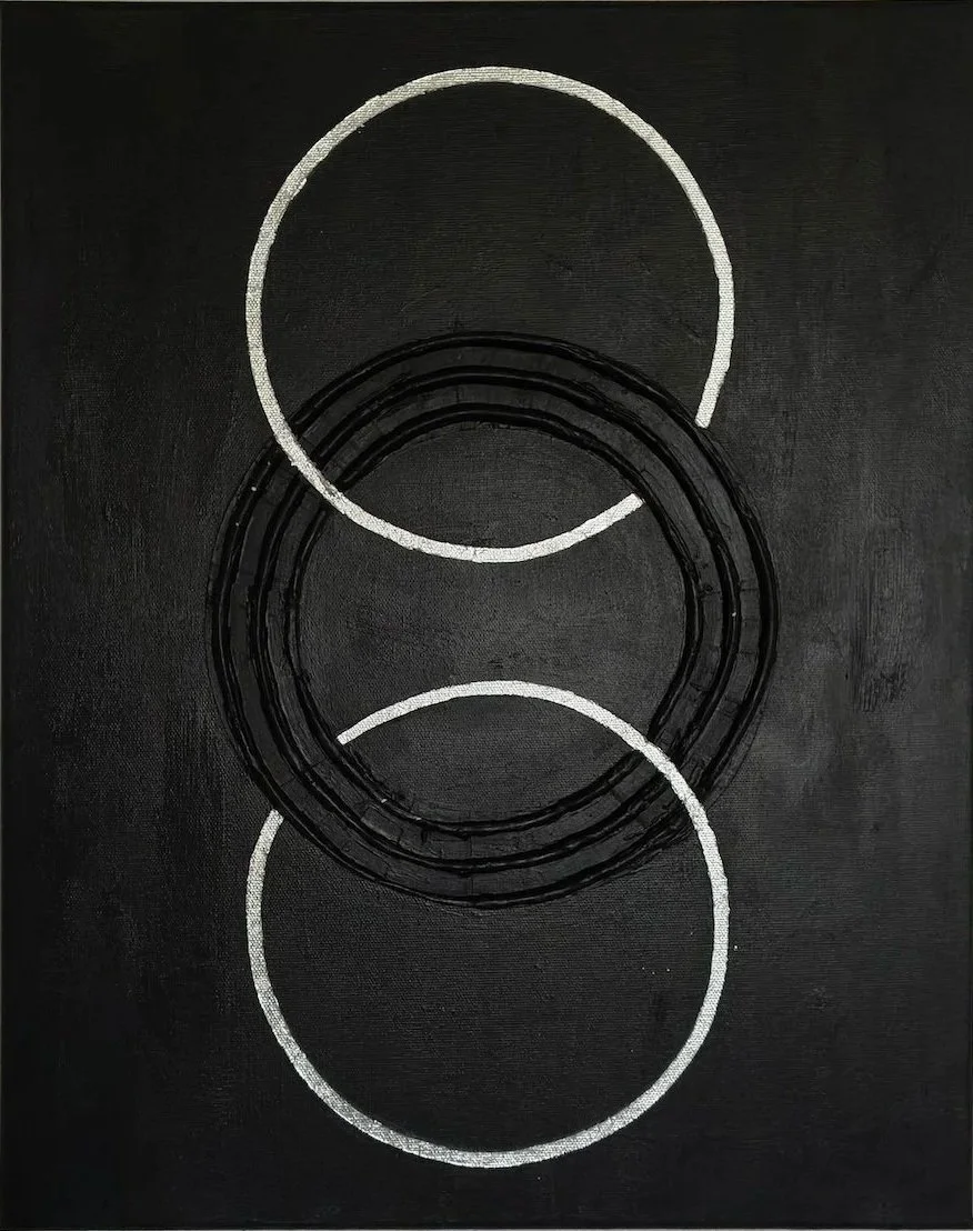  
 Abstrakt 7 
   40x50 lærred, akryl, modeling paste, slagmetal.  
 Pris 800,- DKK   
 