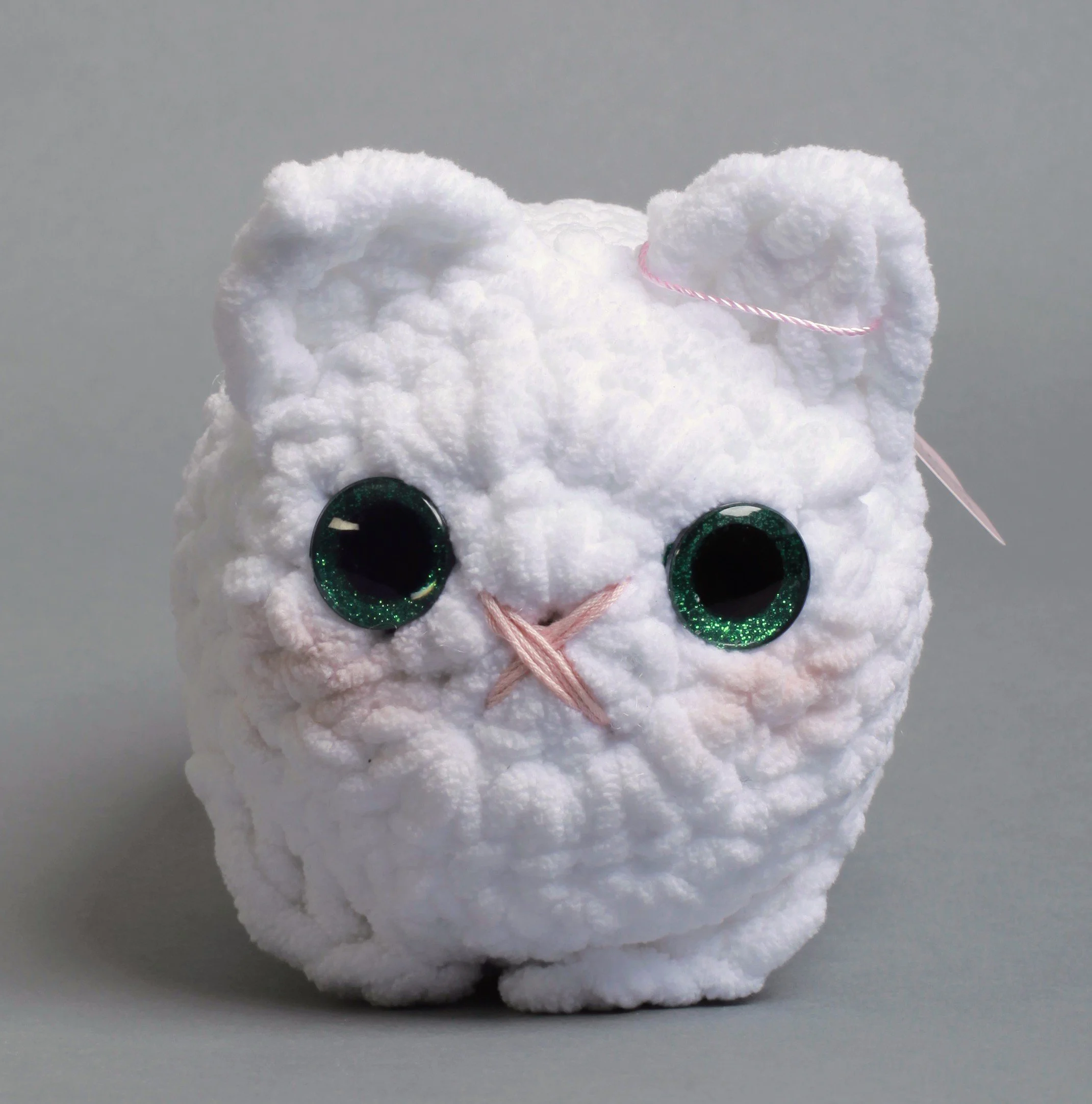 Luna puff cat 6 in.