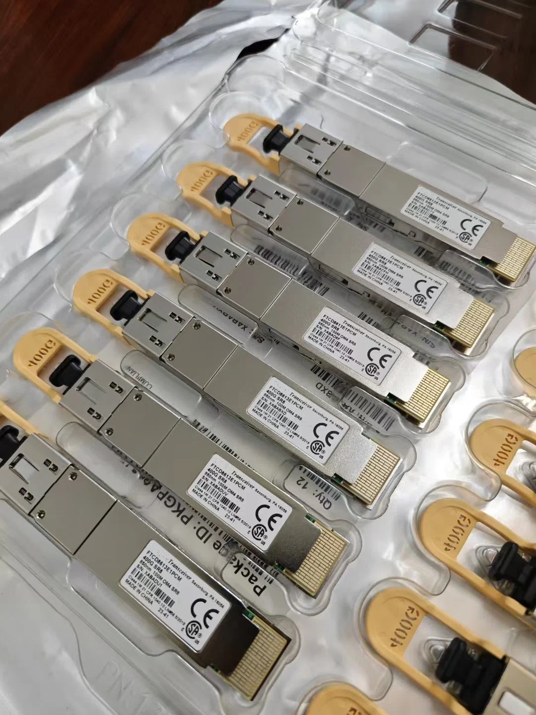 Adquisición centralizada de transceptores ópticos de 400G.webp