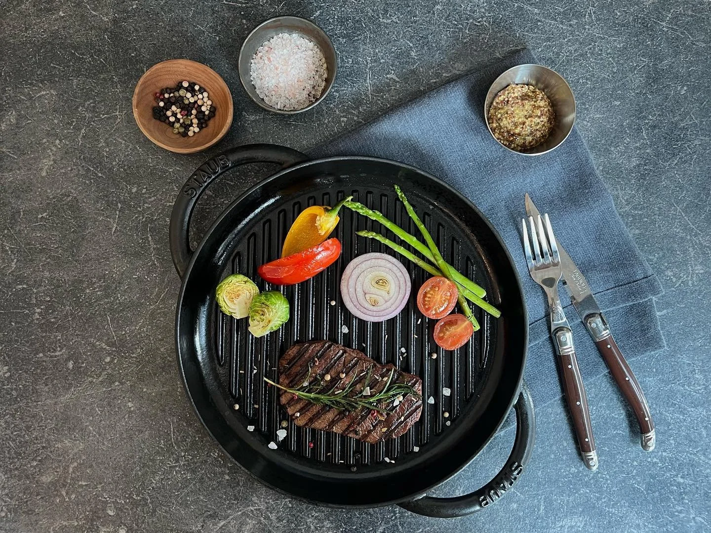 스테이크 스타일링🍷

#food #baking #cooking #foodstyling #steak #foodphotography #portfolio_sebin