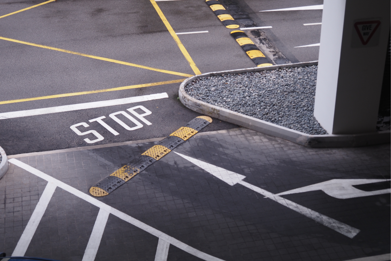 Top Reasons to Choose Asphalt Resurfacing for Commercial Parking Lots