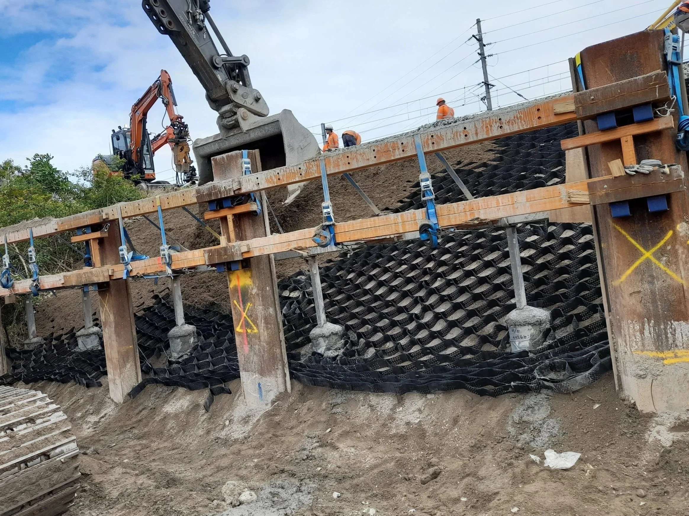 Oranssi carpenter using bench saw