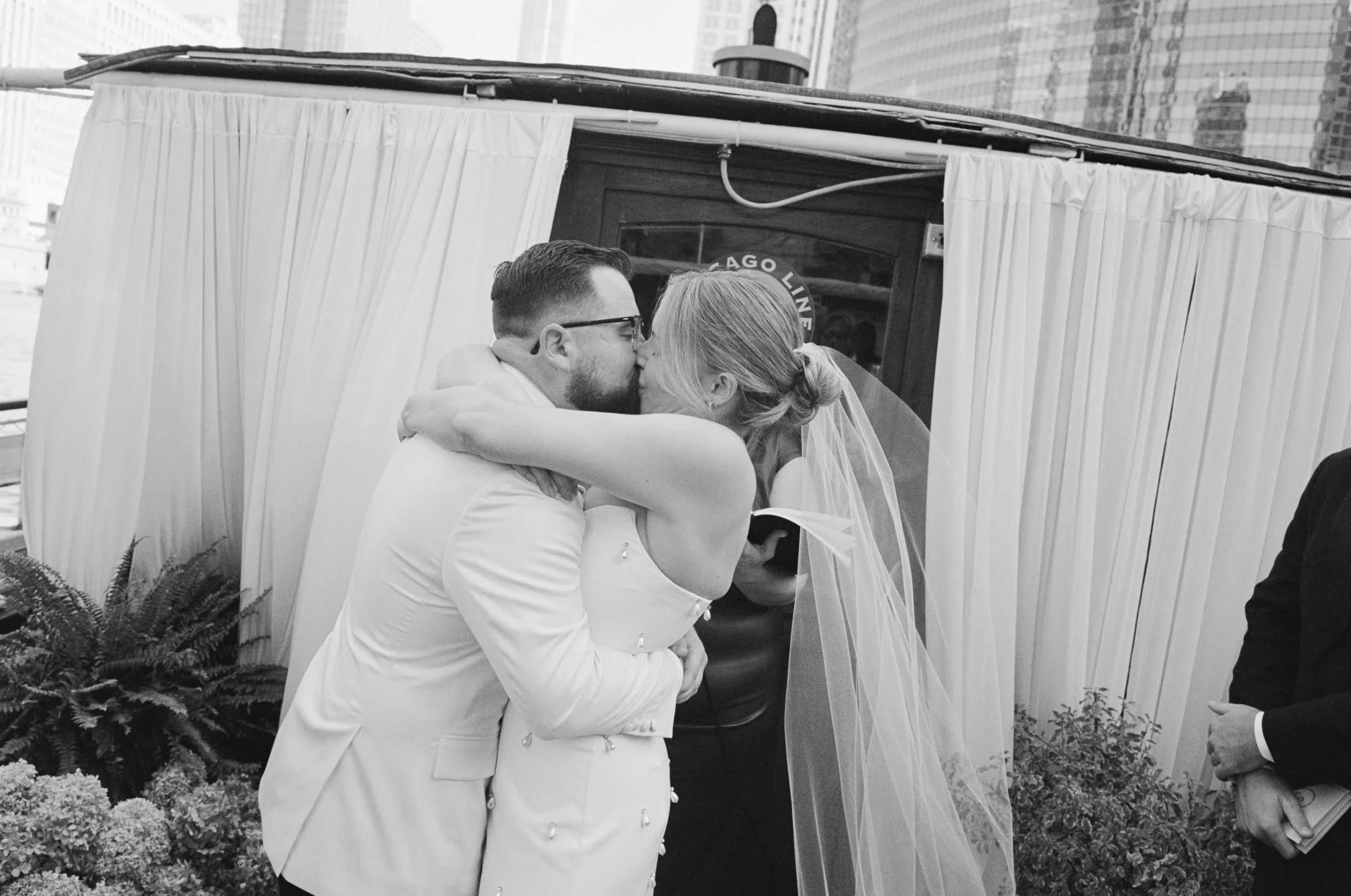 Wedding ceremony on the Chicago river with Chicago Line Cruises