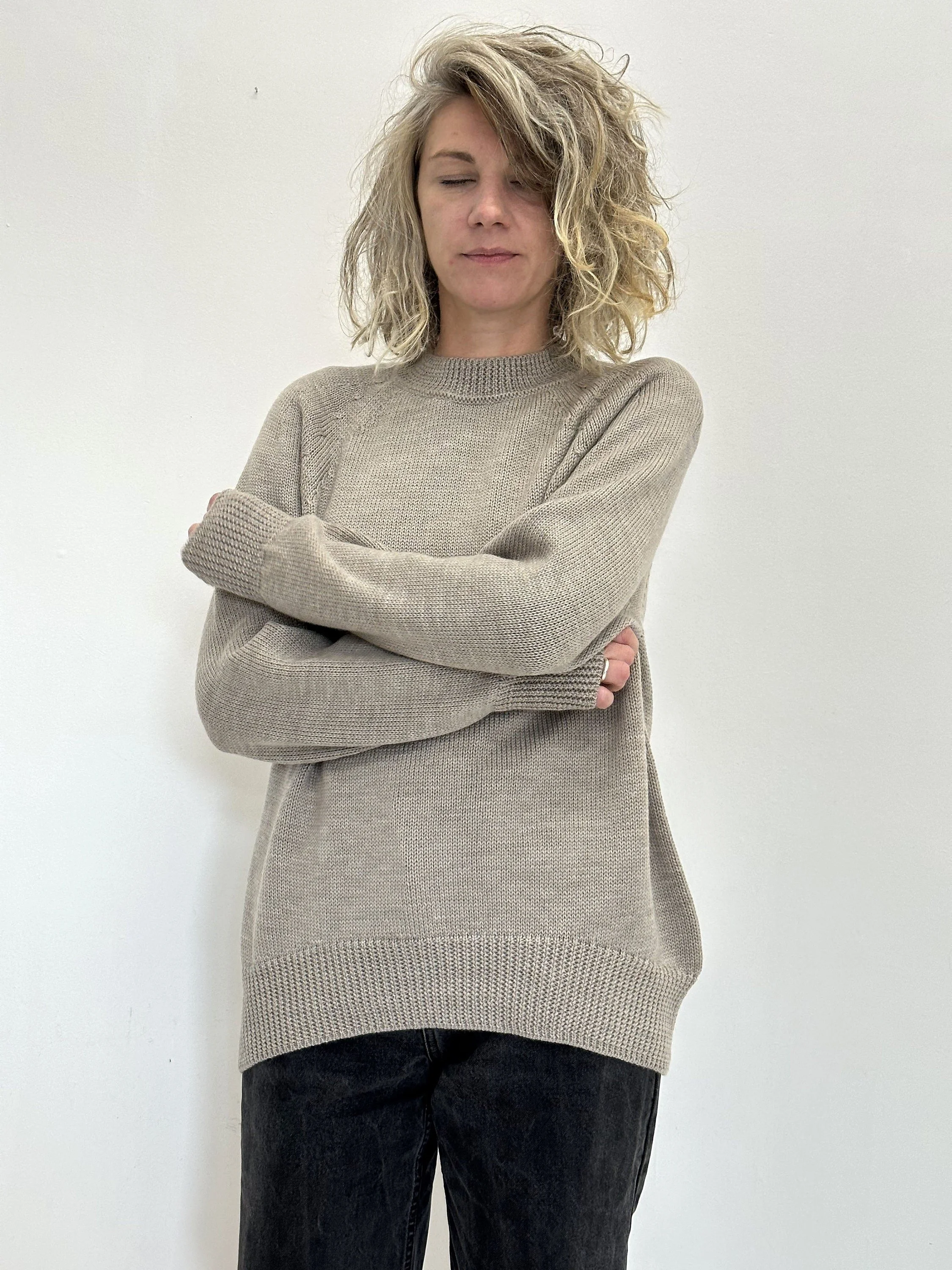 Oversized Wool Raglan Sweater — Beige Melange - close-up detail view