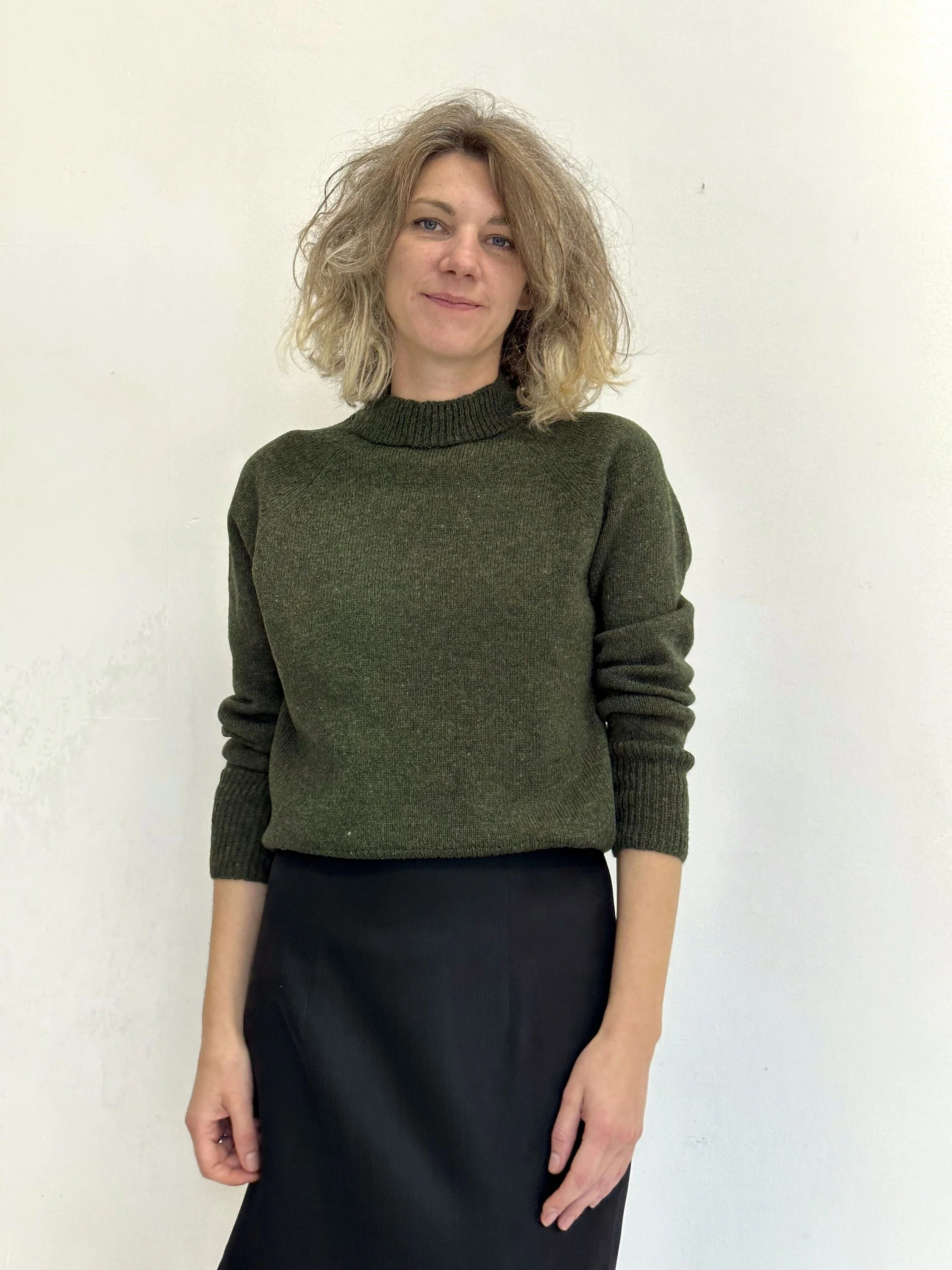 Lambswool Raglan Crew — Women’s Relaxed Jumper - back view detail