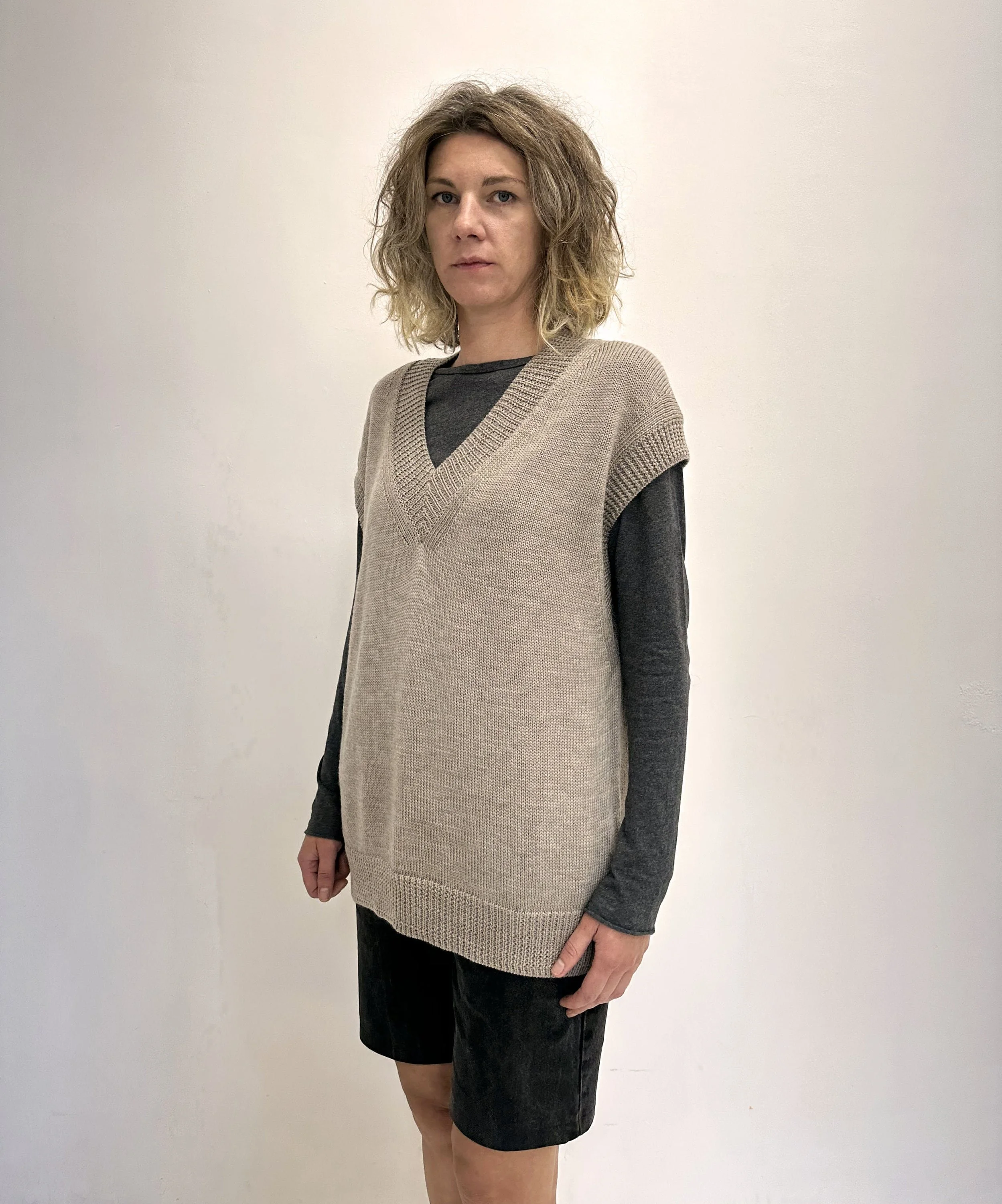 Oversized Wool V-Neck Vest - Beige Melange - side angle view