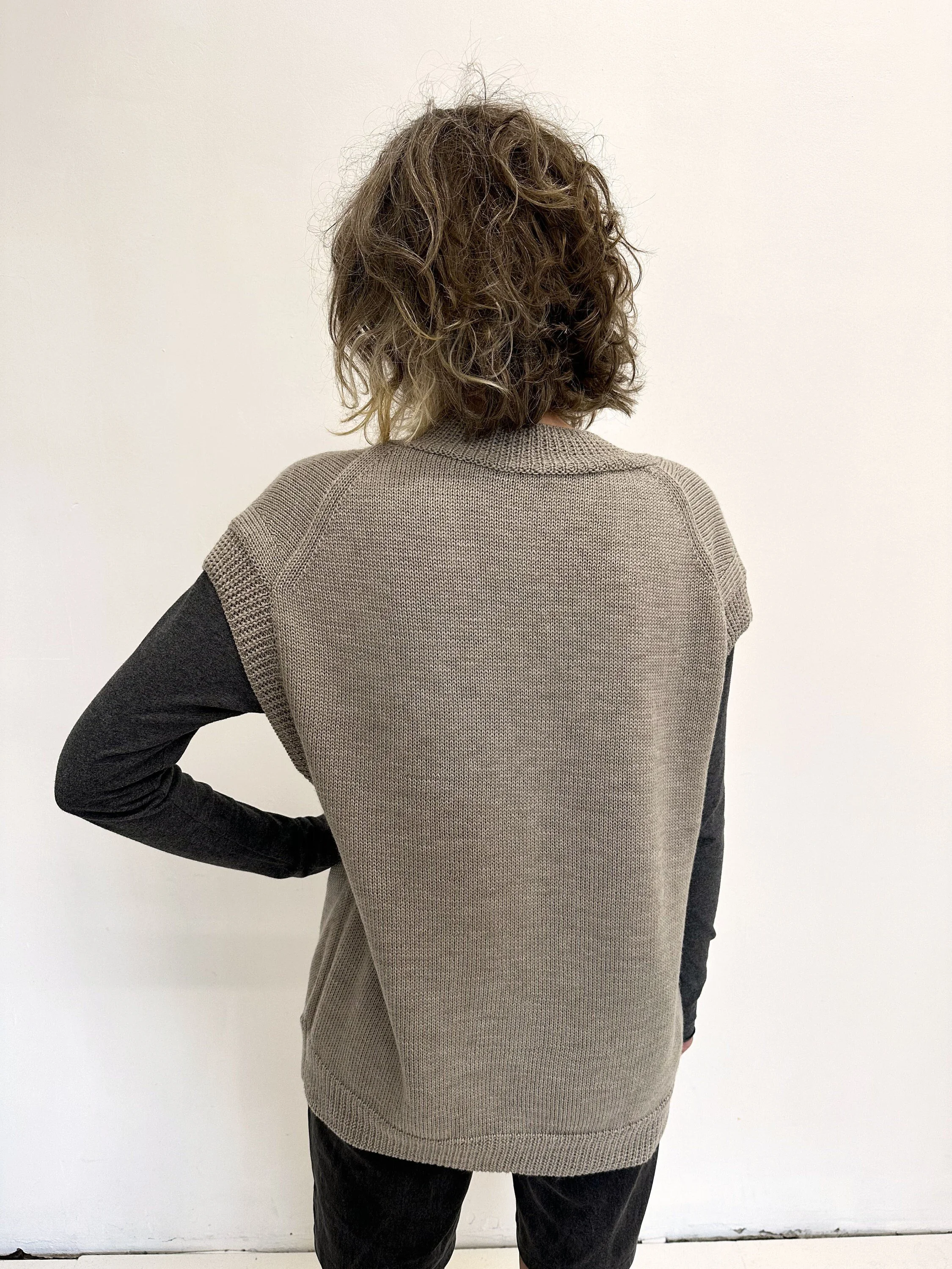 Oversized Wool V-Neck Vest - Beige Melange - additional view 3