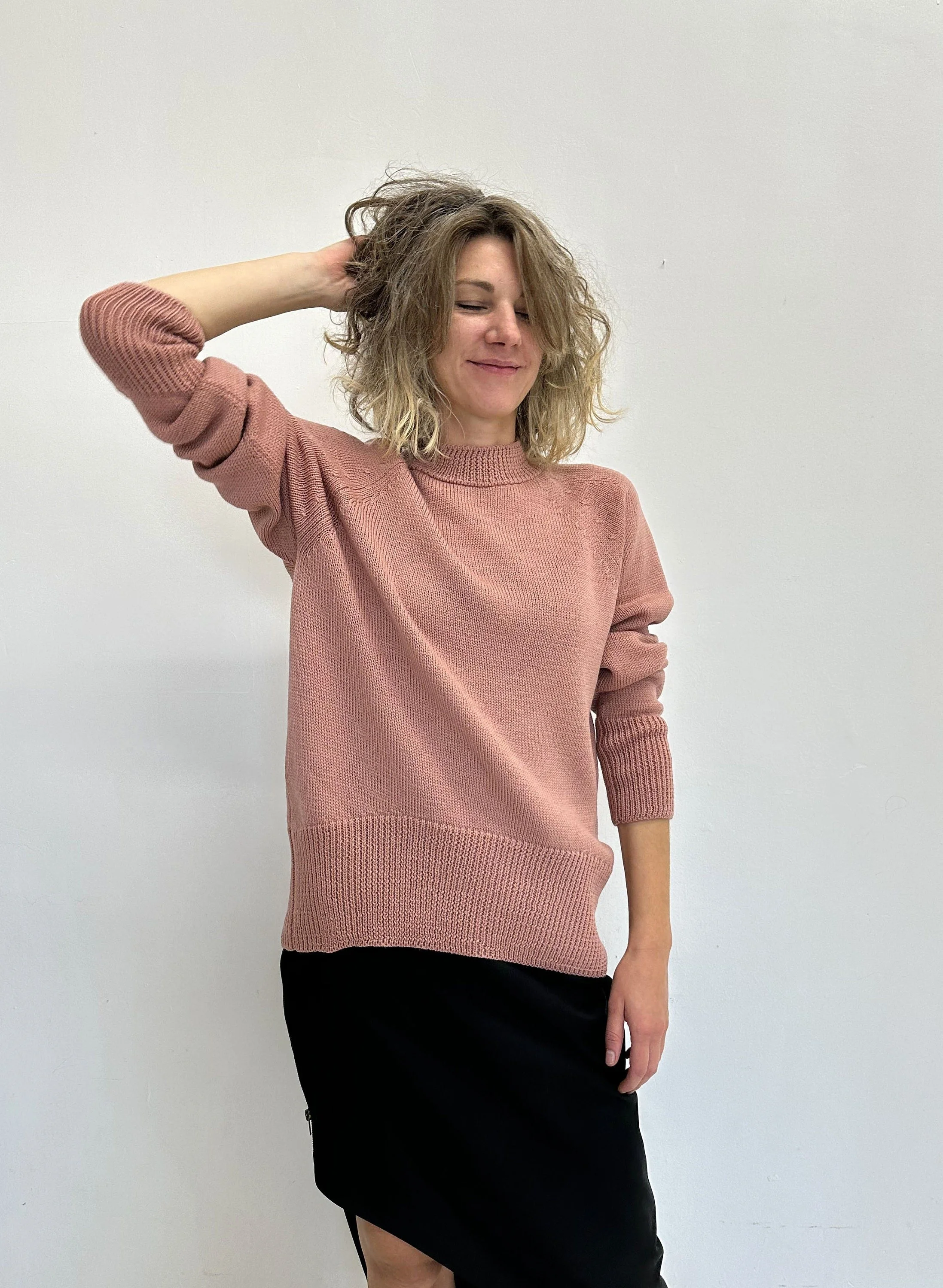 Hand-Knitted Merino Wool Raglan Sweater - Dusty Pink Oversized Jumper - side angle view