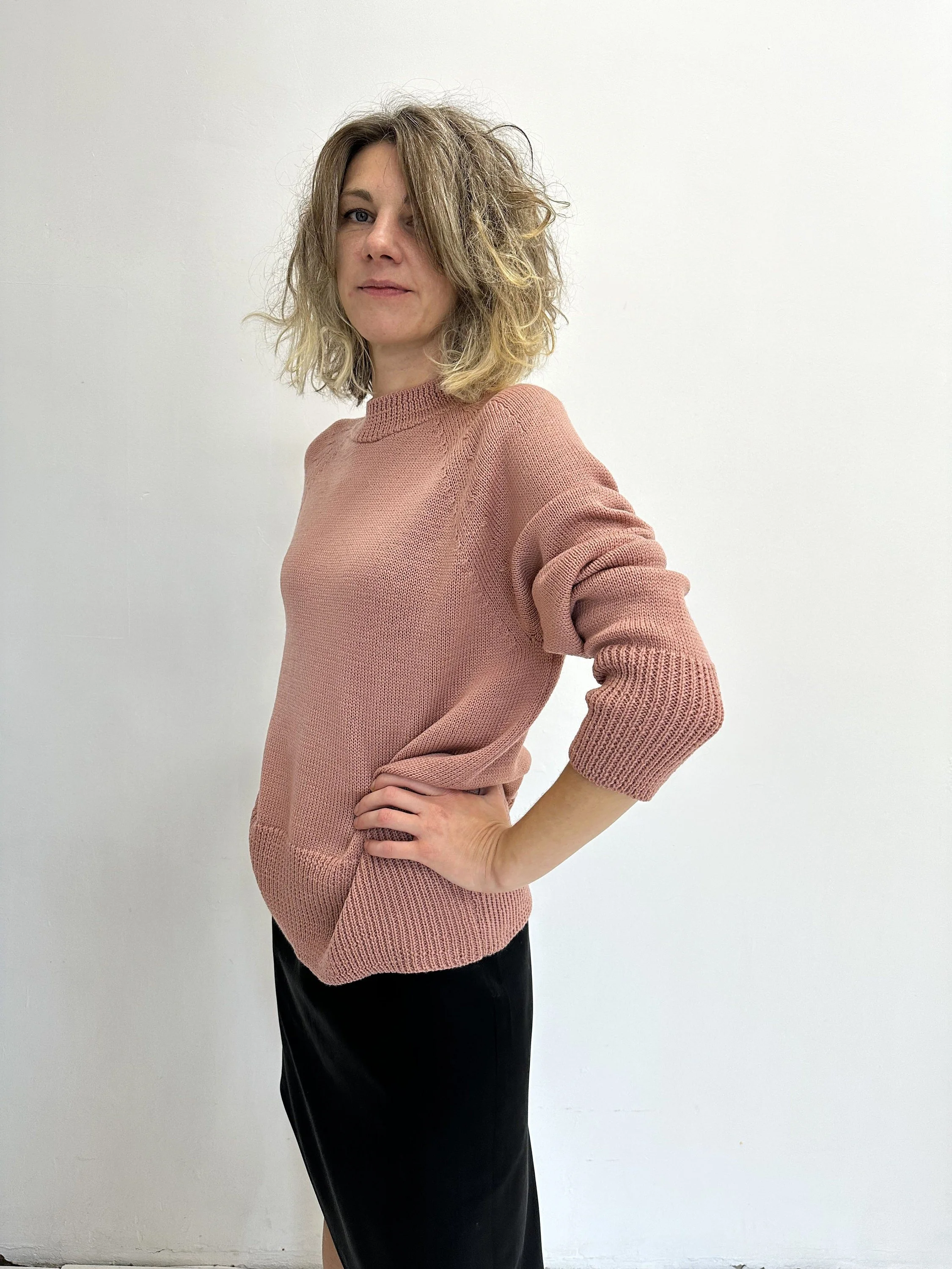 Hand-Knitted Merino Wool Raglan Sweater - Dusty Pink Oversized Jumper - texture and material detail