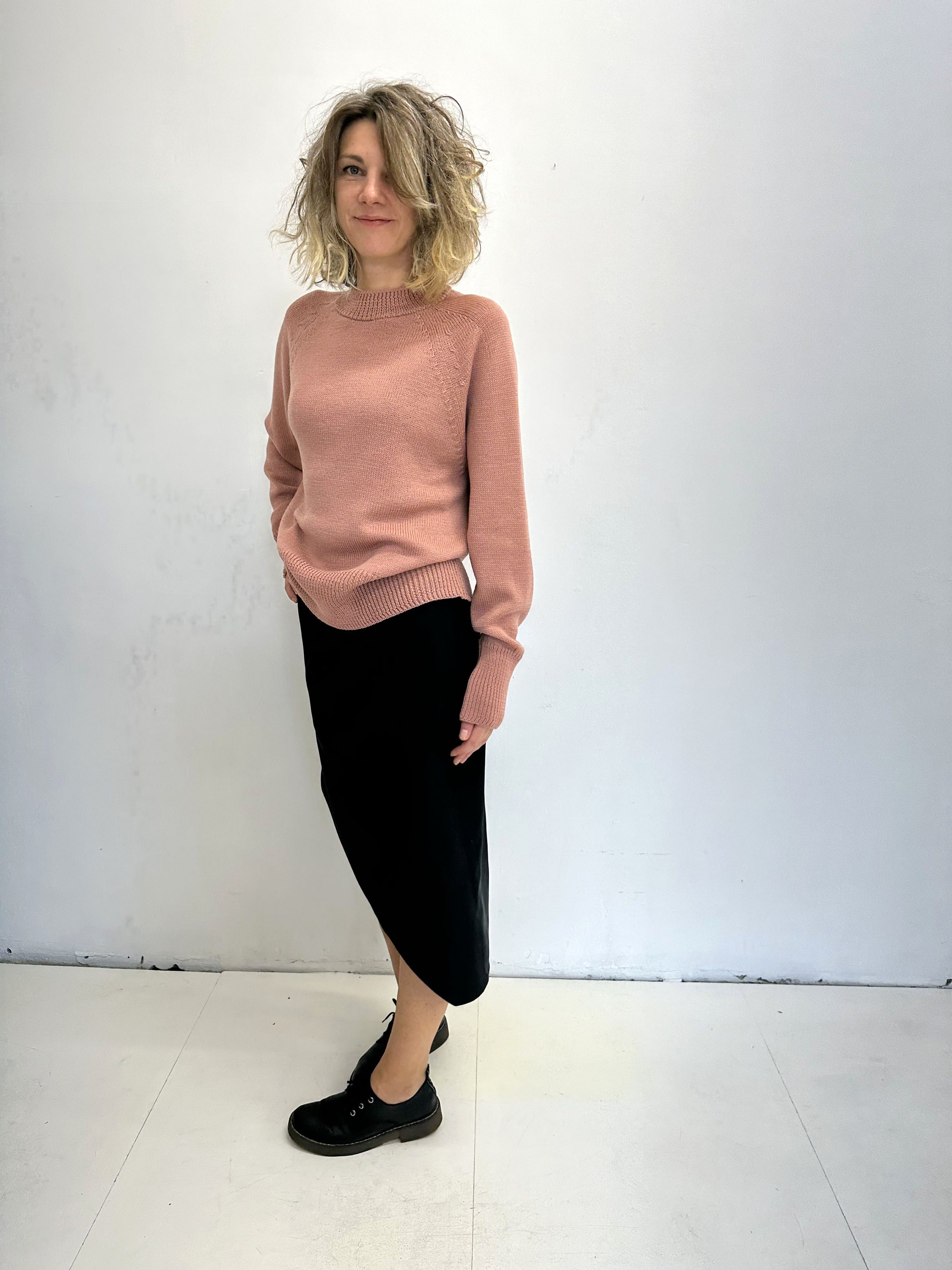 Hand-Knitted Merino Wool Raglan Sweater - Dusty Pink Oversized Jumper - additional view 2